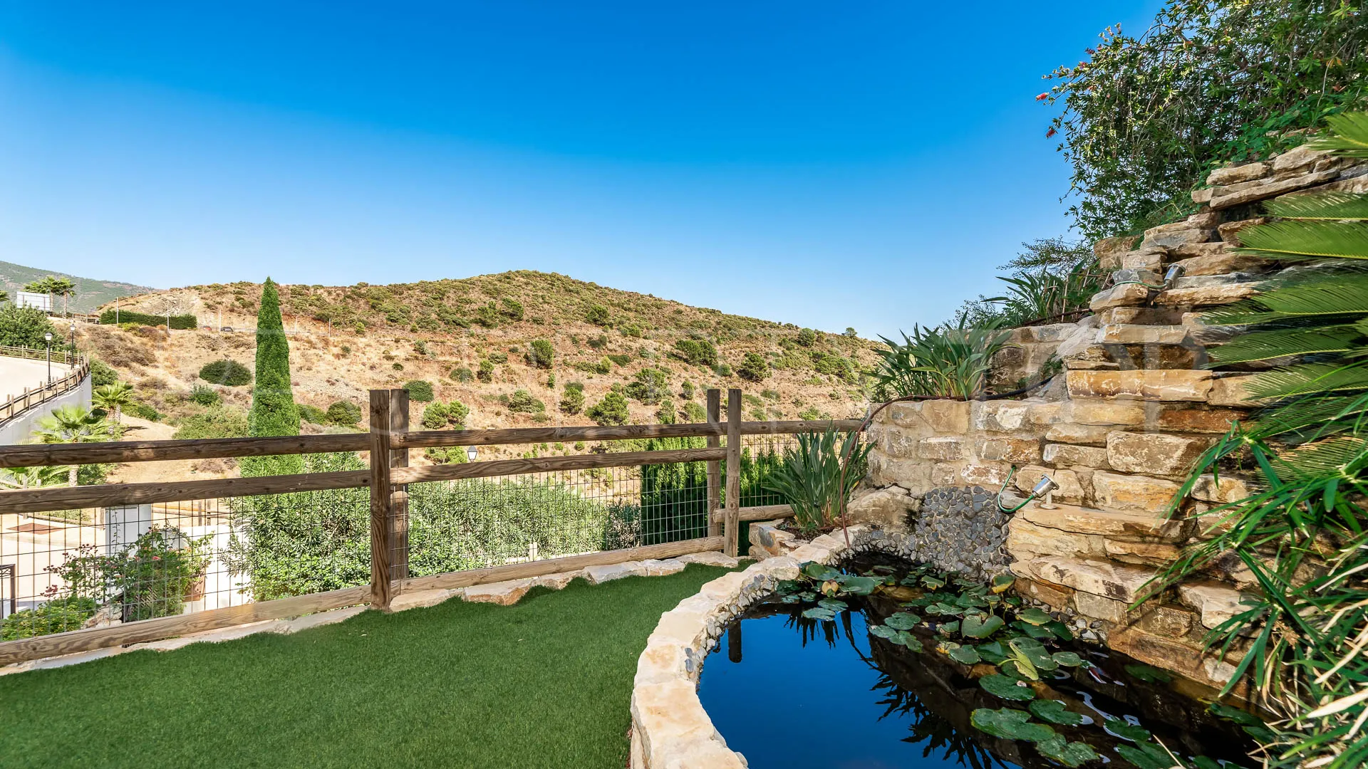 Benahavis Centro 5 bedrooms villa for sale