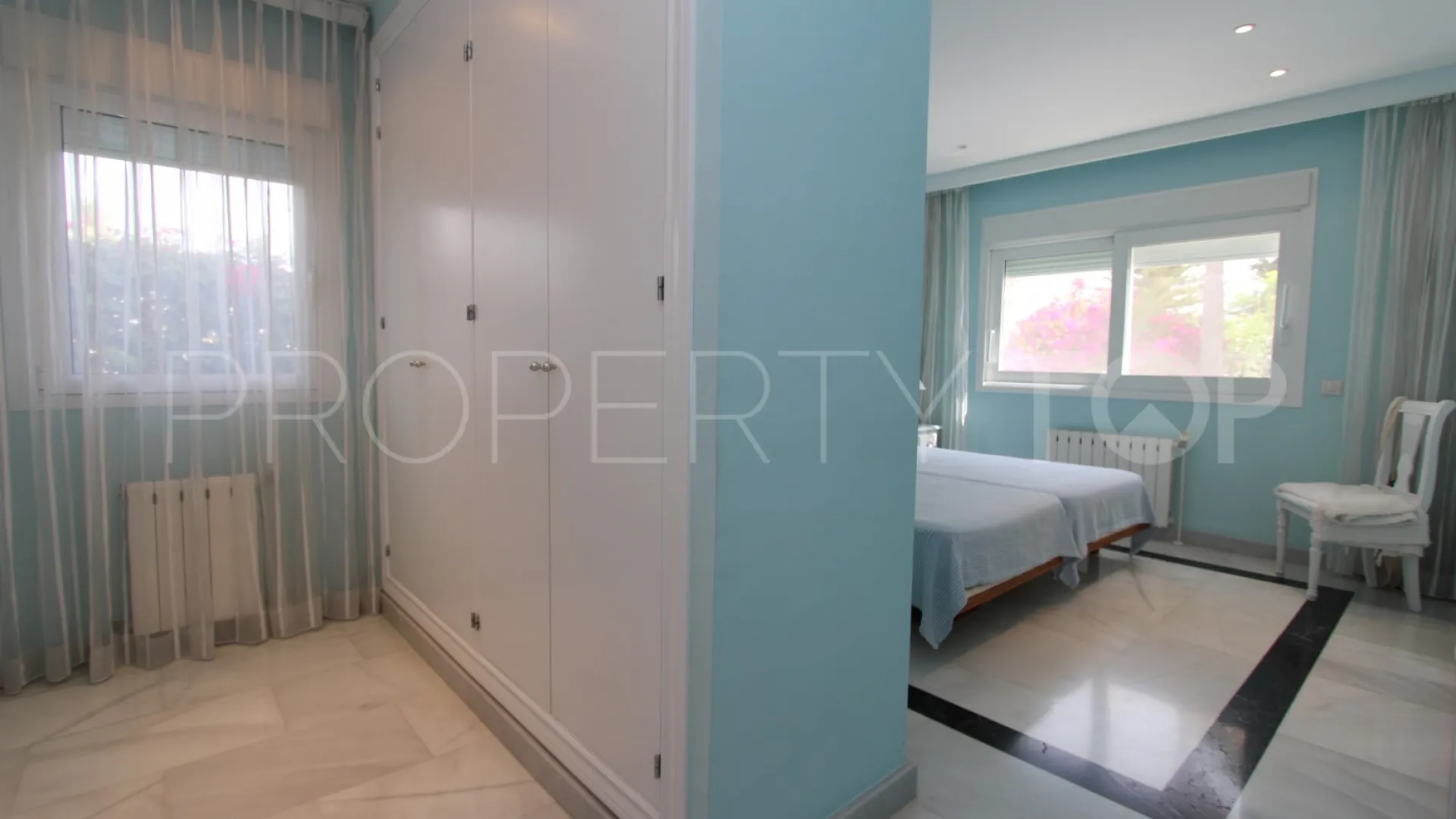 Villa in San Pedro Playa for sale