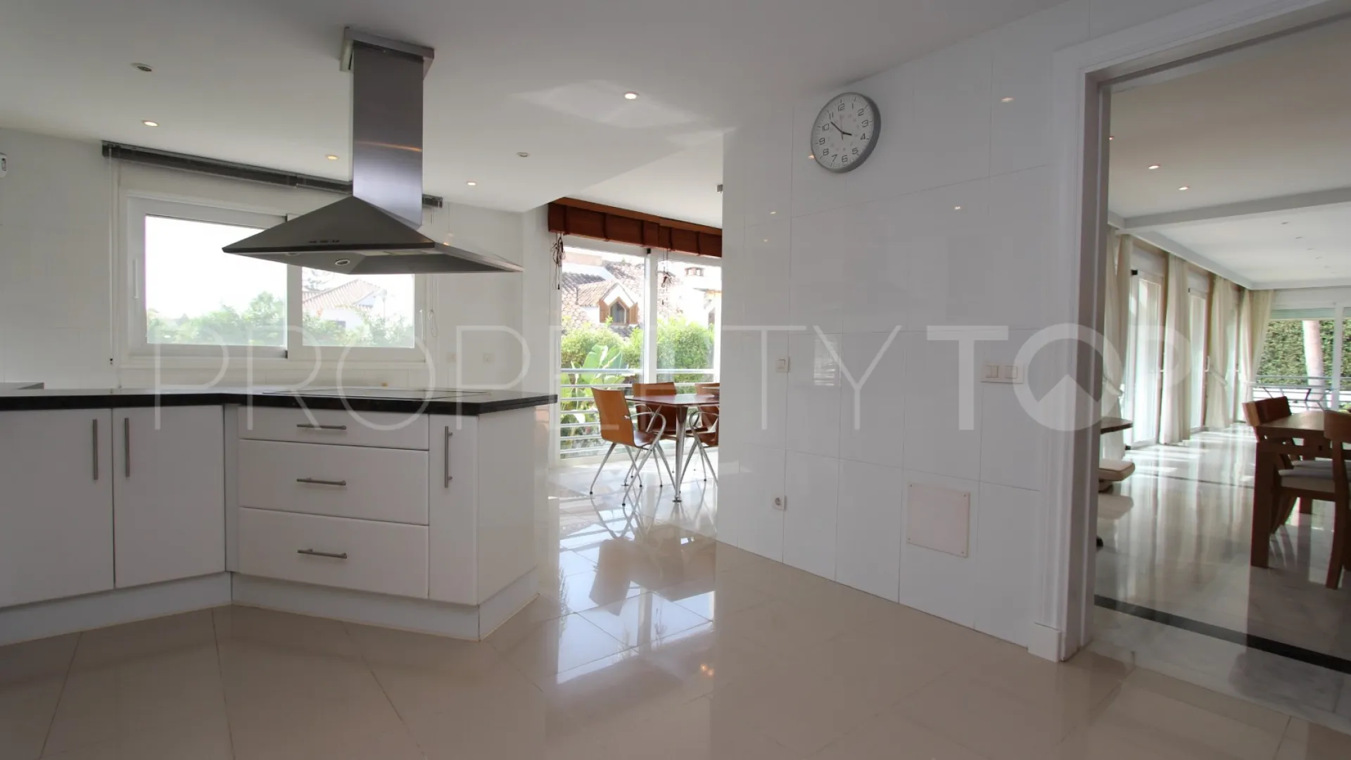 Villa in San Pedro Playa for sale