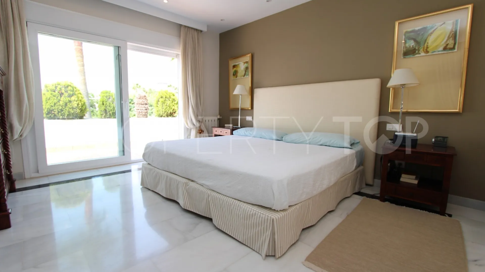 Villa in San Pedro Playa for sale