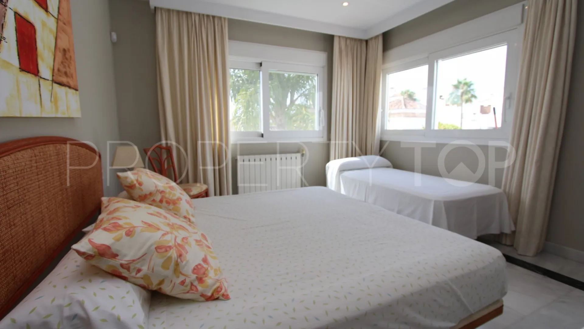 Villa in San Pedro Playa for sale