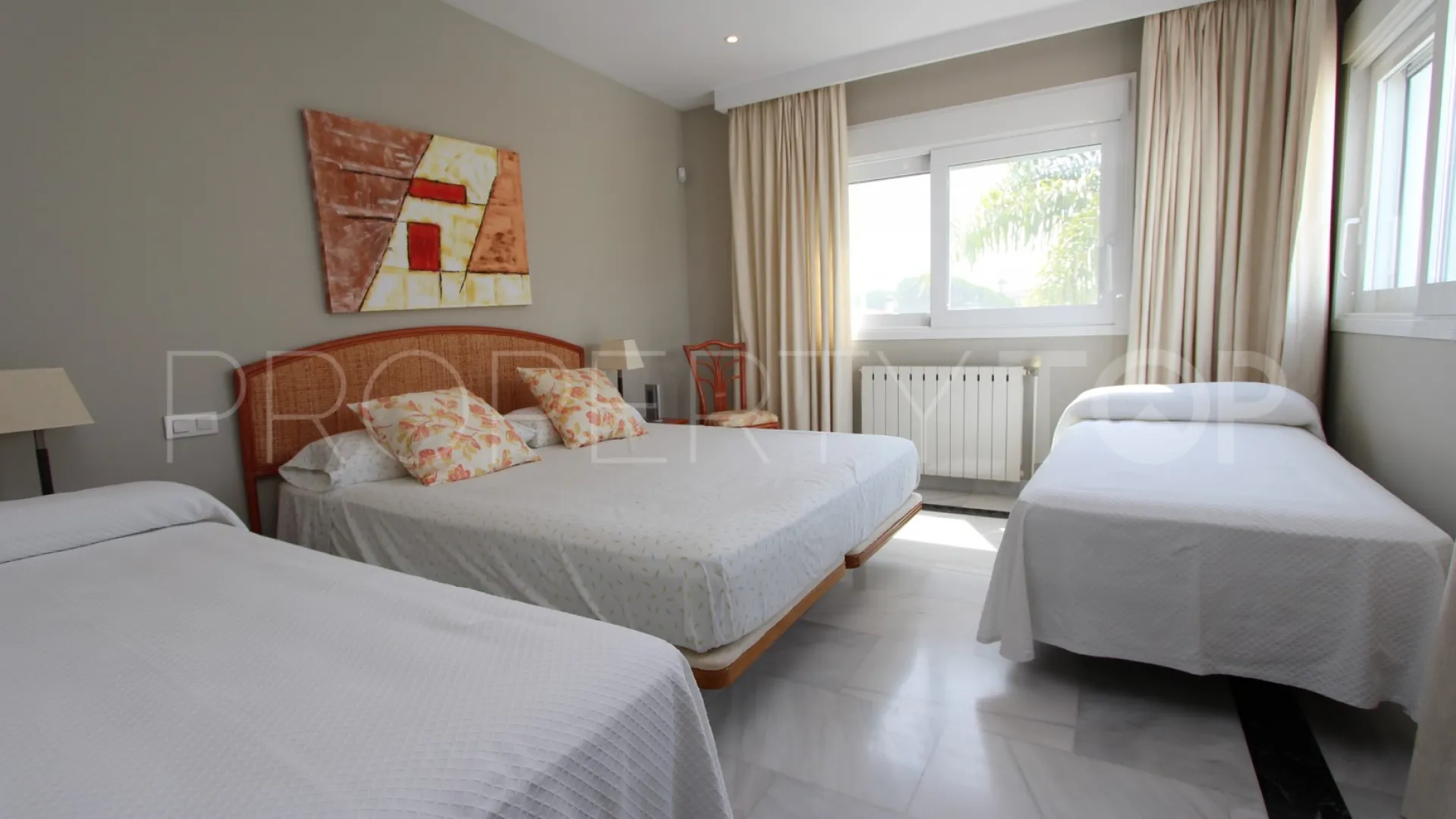 Villa in San Pedro Playa for sale