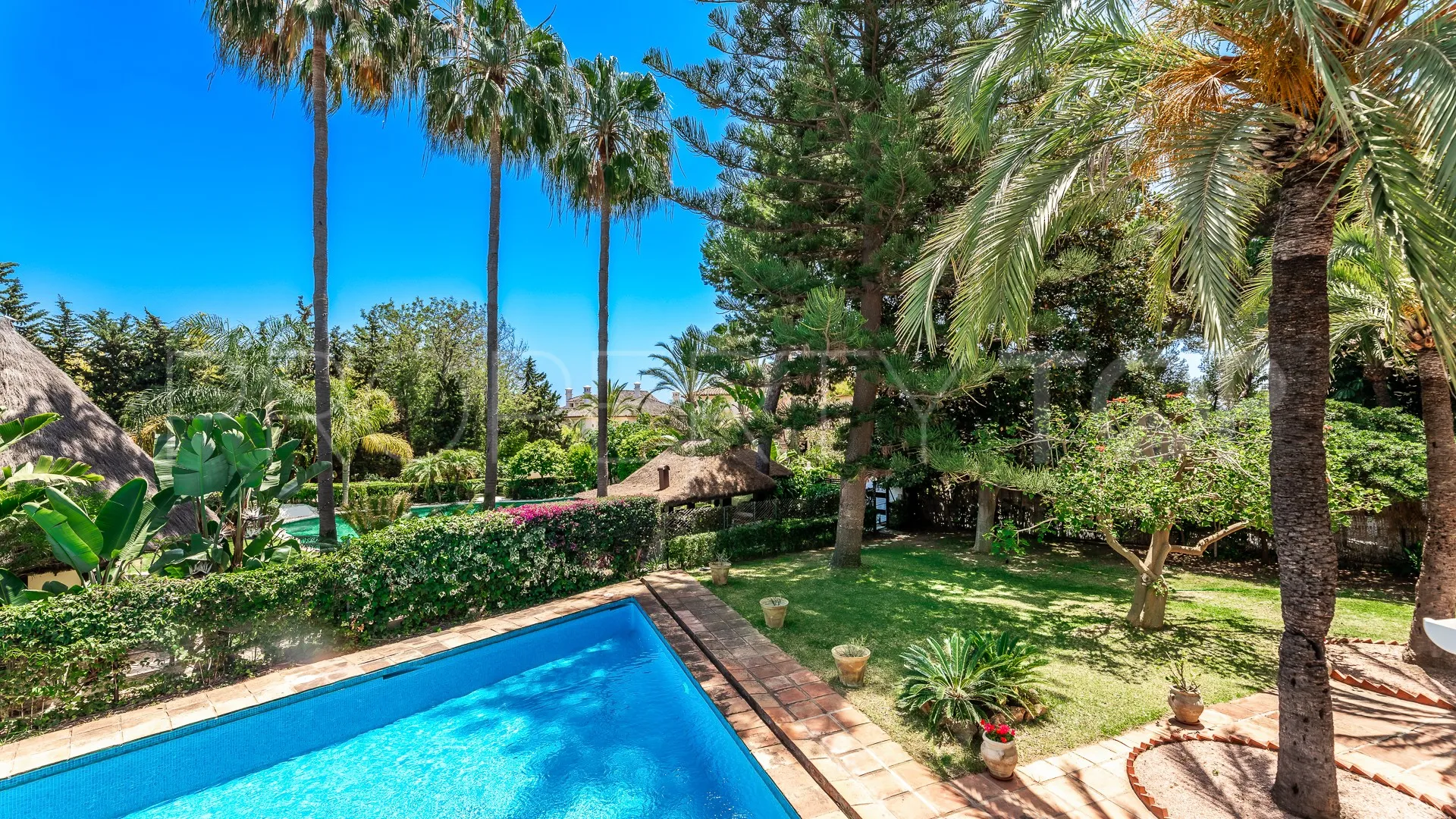 For sale villa in Los Monteros with 4 bedrooms