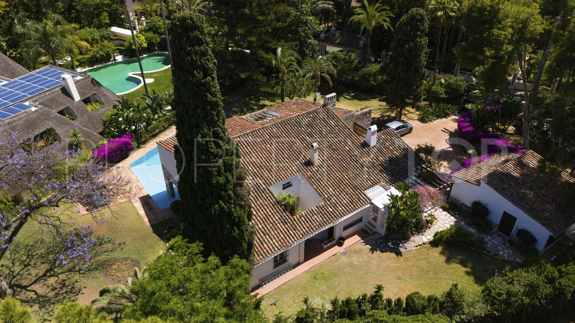 For sale villa in Los Monteros with 4 bedrooms