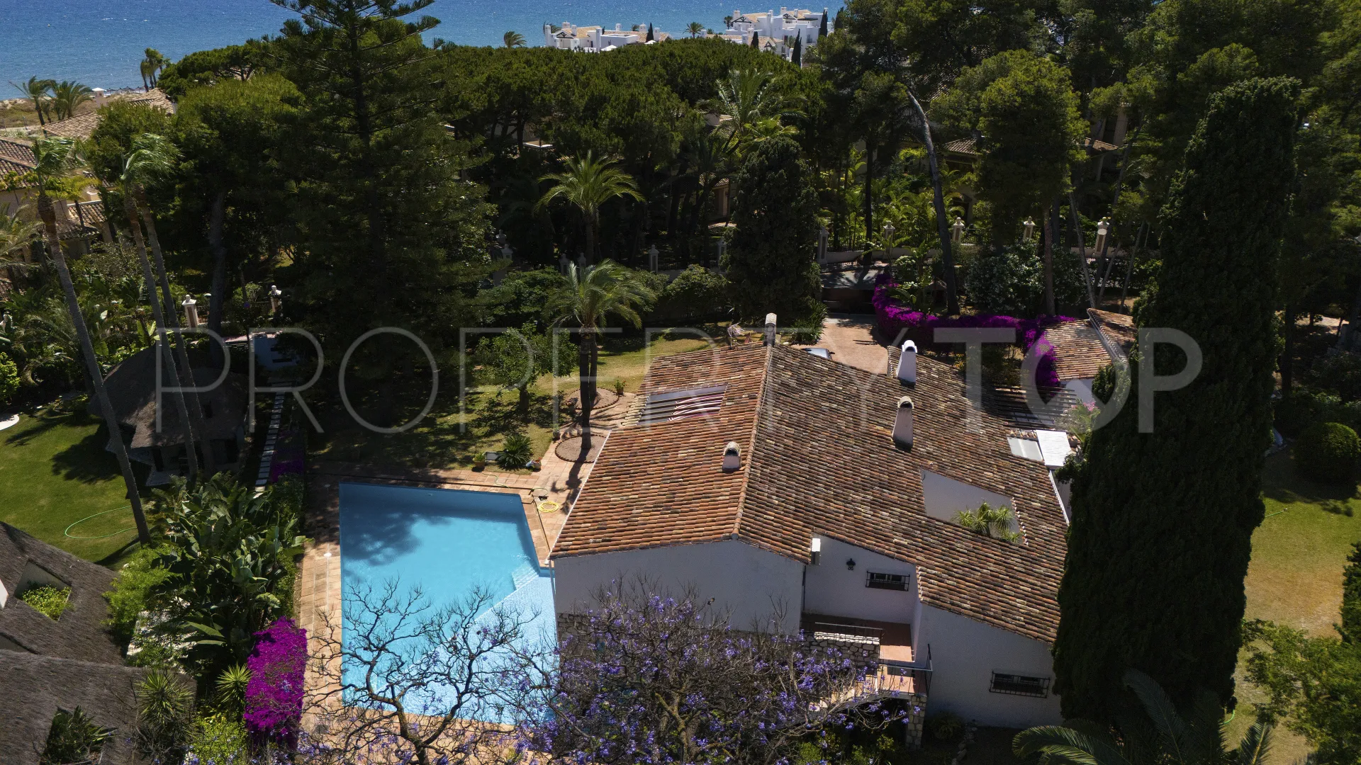 For sale villa in Los Monteros with 4 bedrooms