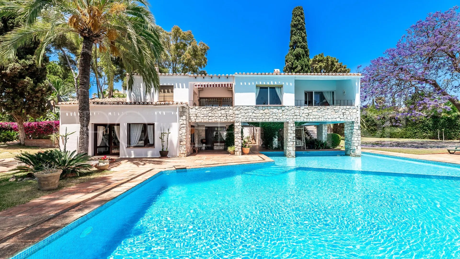 For sale villa in Los Monteros with 4 bedrooms