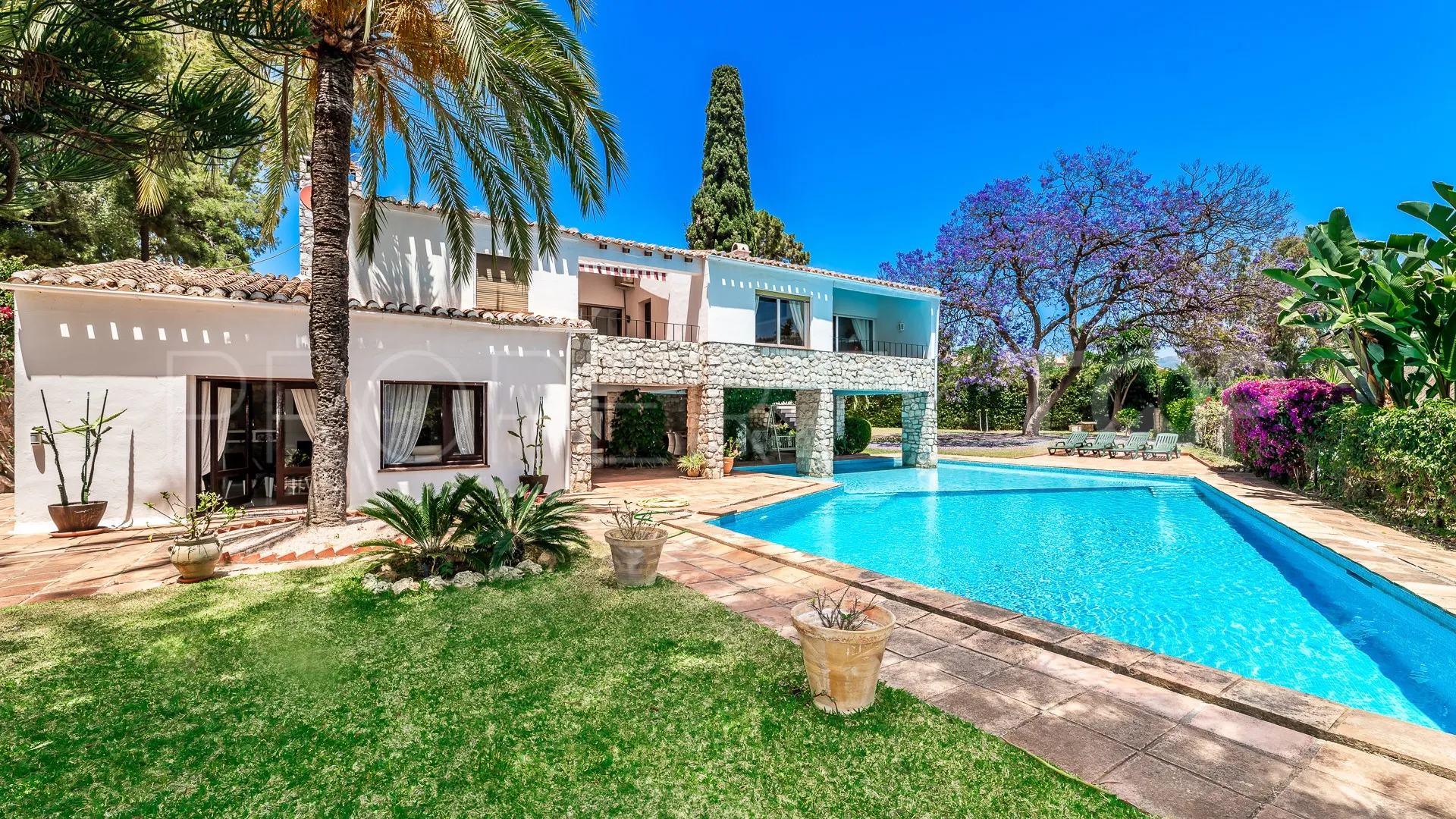 For sale villa in Los Monteros with 4 bedrooms
