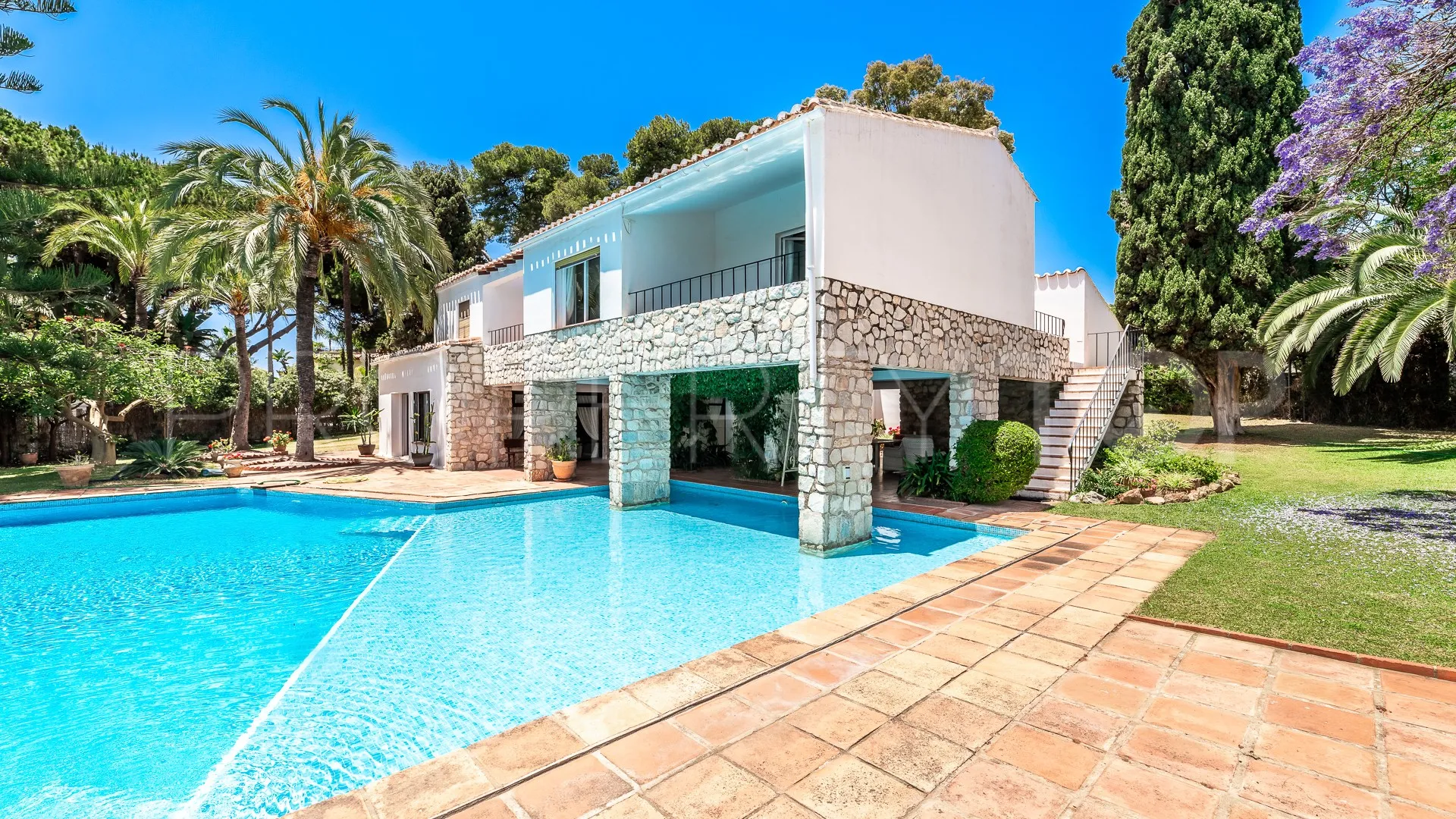 For sale villa in Los Monteros with 4 bedrooms