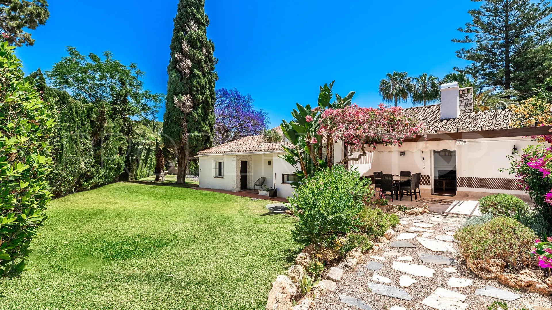 For sale villa in Los Monteros with 4 bedrooms