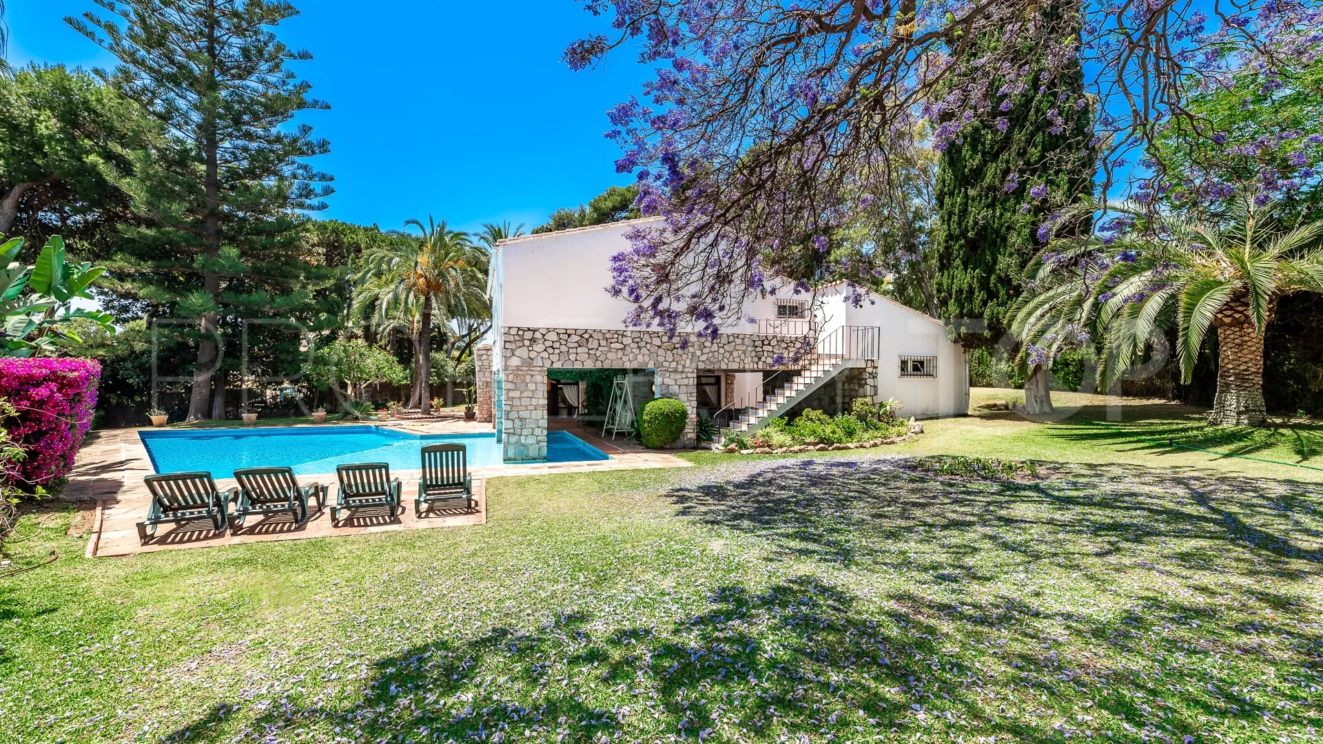 For sale villa in Los Monteros with 4 bedrooms