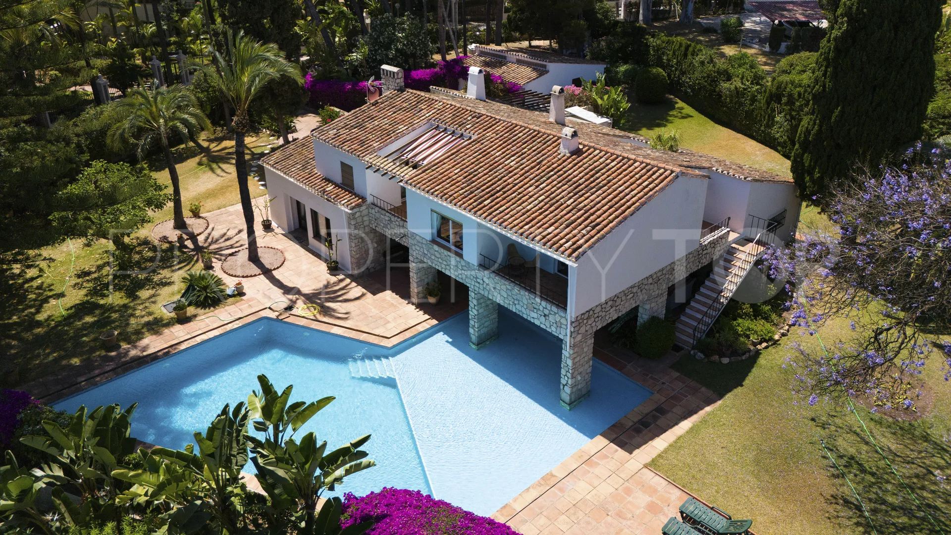 For sale villa in Los Monteros with 4 bedrooms