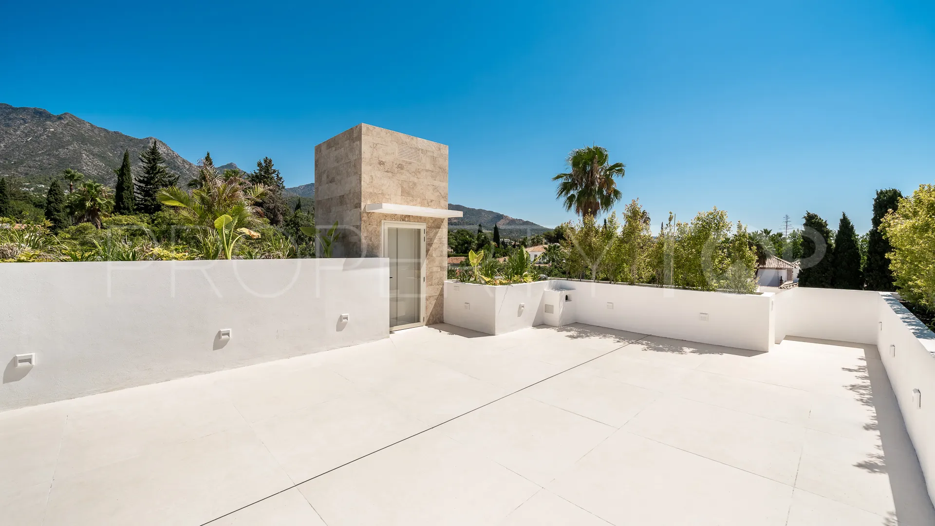 Nagüeles 5 bedrooms villa for sale