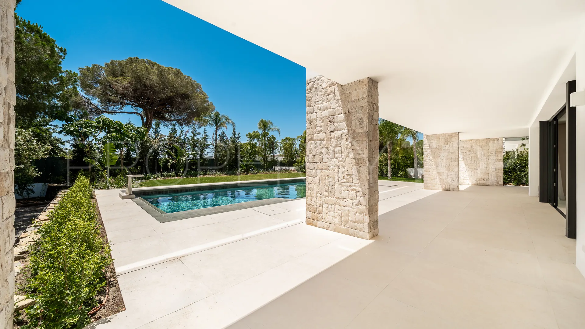 Nagüeles 5 bedrooms villa for sale