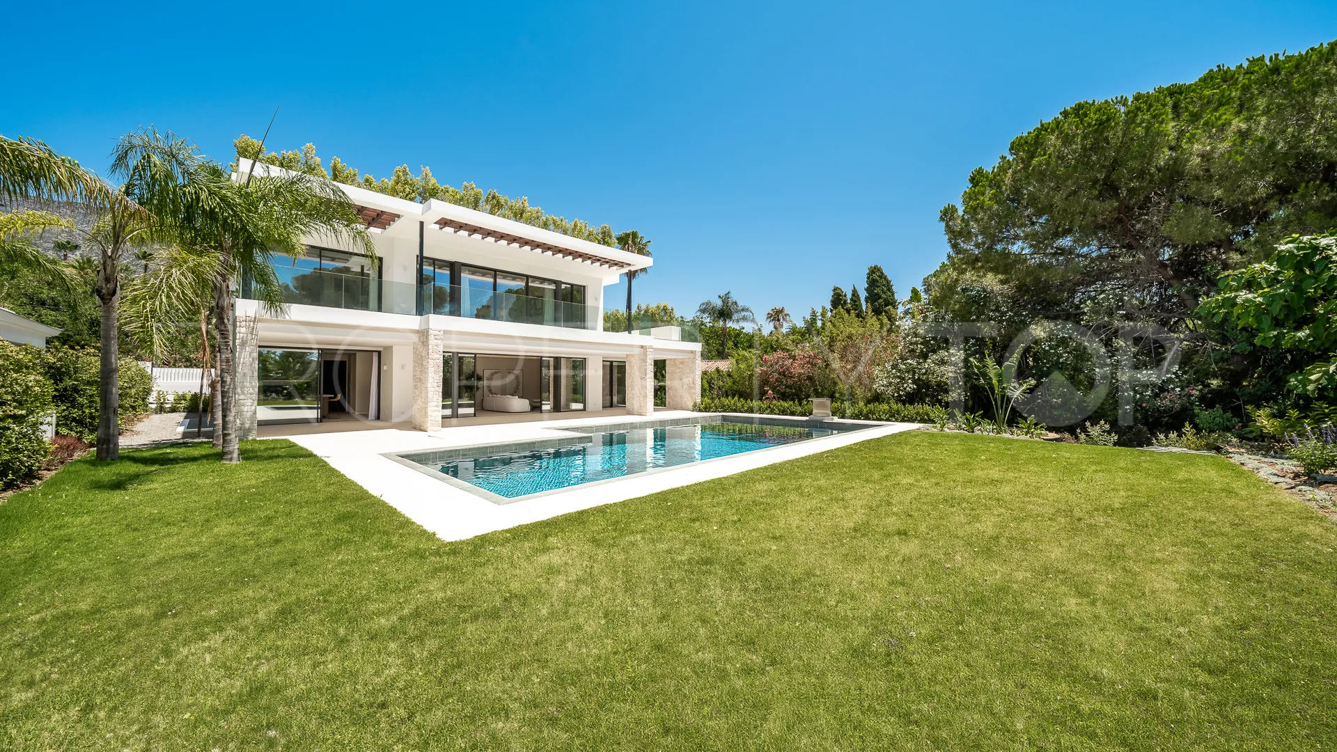 Nagüeles 5 bedrooms villa for sale