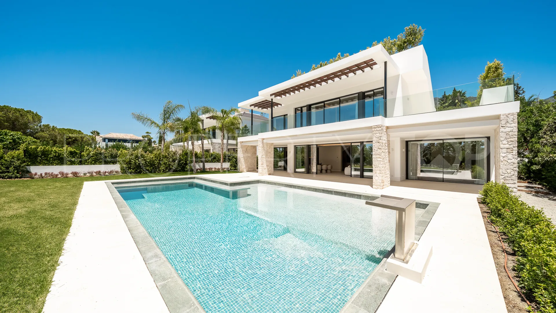 Nagüeles 5 bedrooms villa for sale
