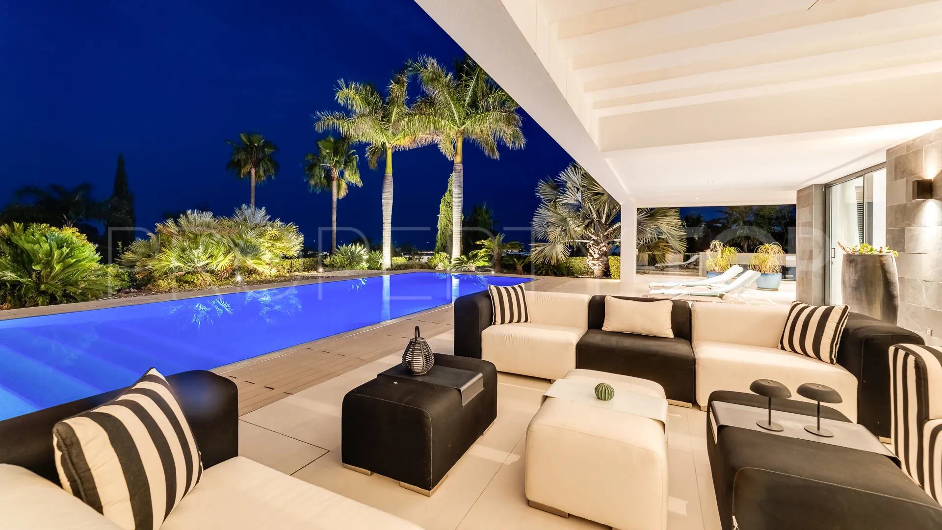 Villa en venta en Los Flamingos Golf de 6 dormitorios