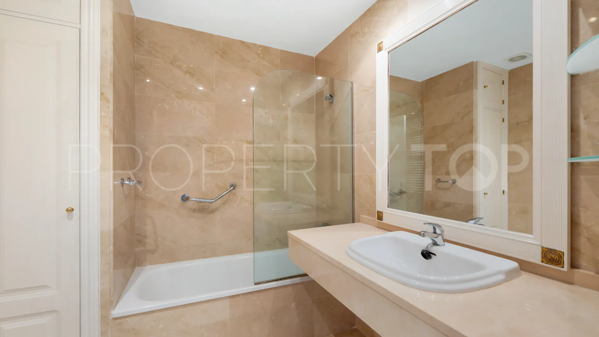 Atico duplex en venta en Golden Mile