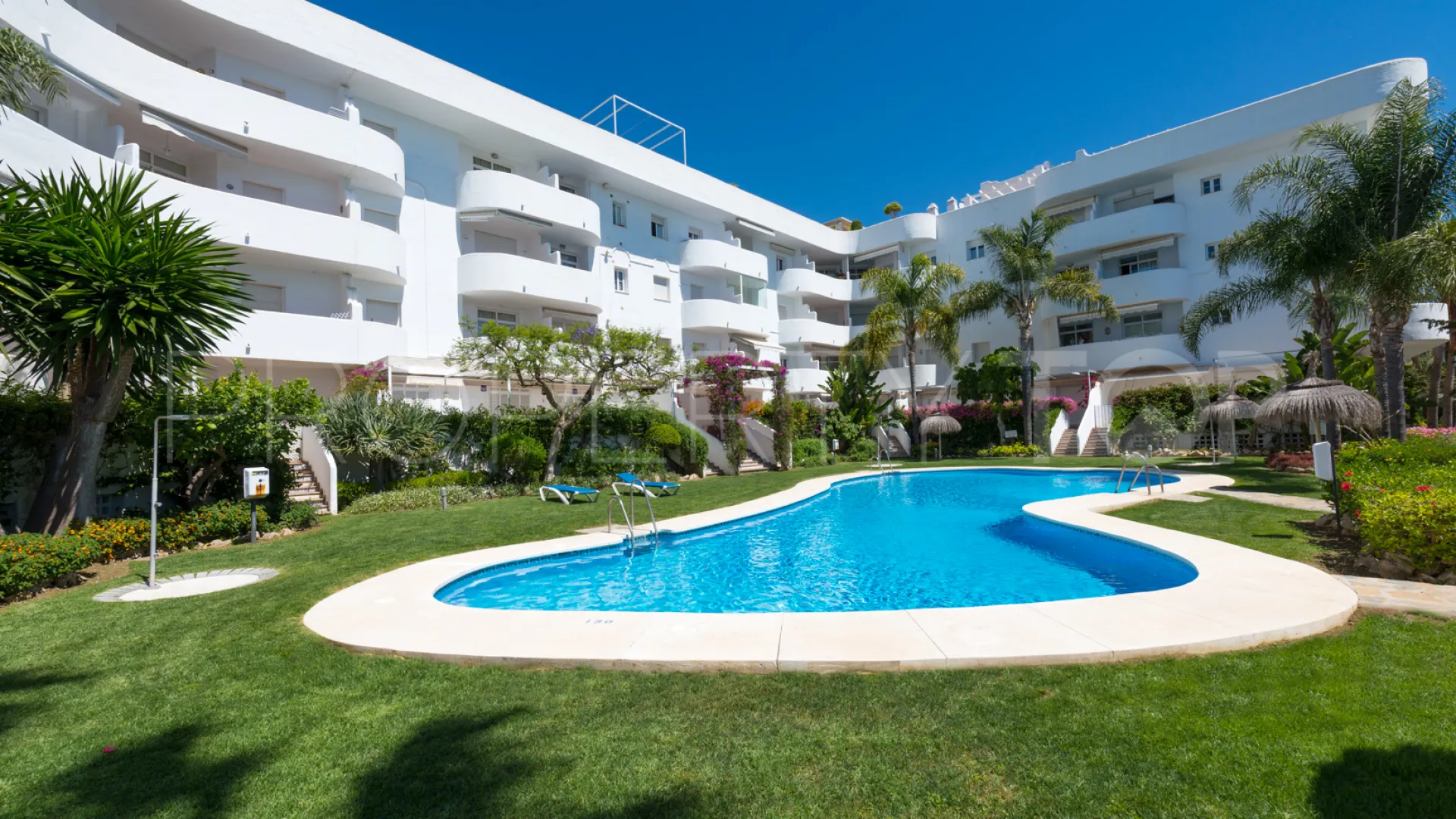 Atico duplex en venta en Golden Mile