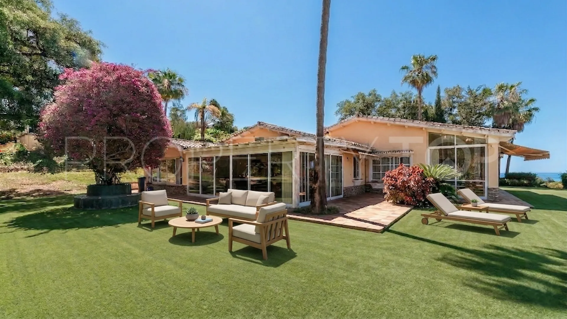 Buy house with 6 bedrooms in Elviria
