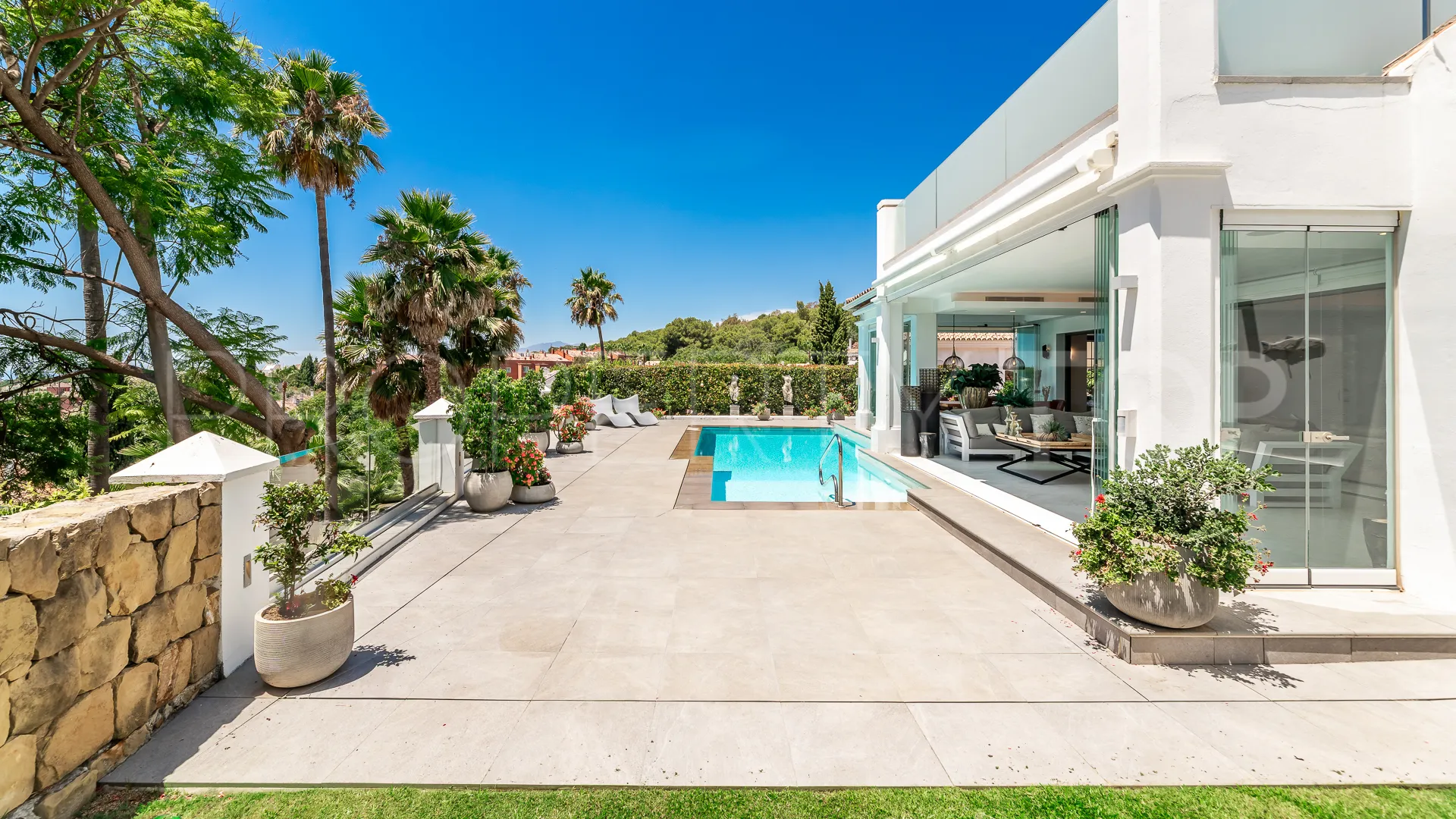 For sale Nagüeles villa