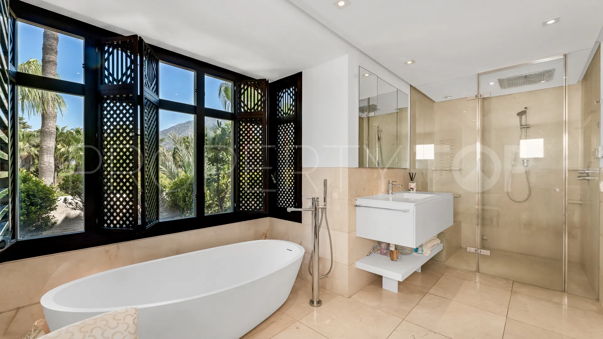 For sale 3 bedrooms duplex penthouse in Puente Romano