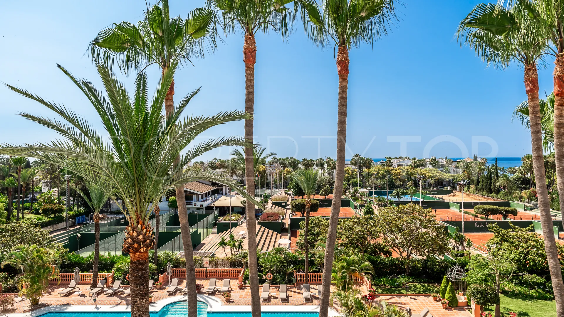 For sale 3 bedrooms duplex penthouse in Puente Romano