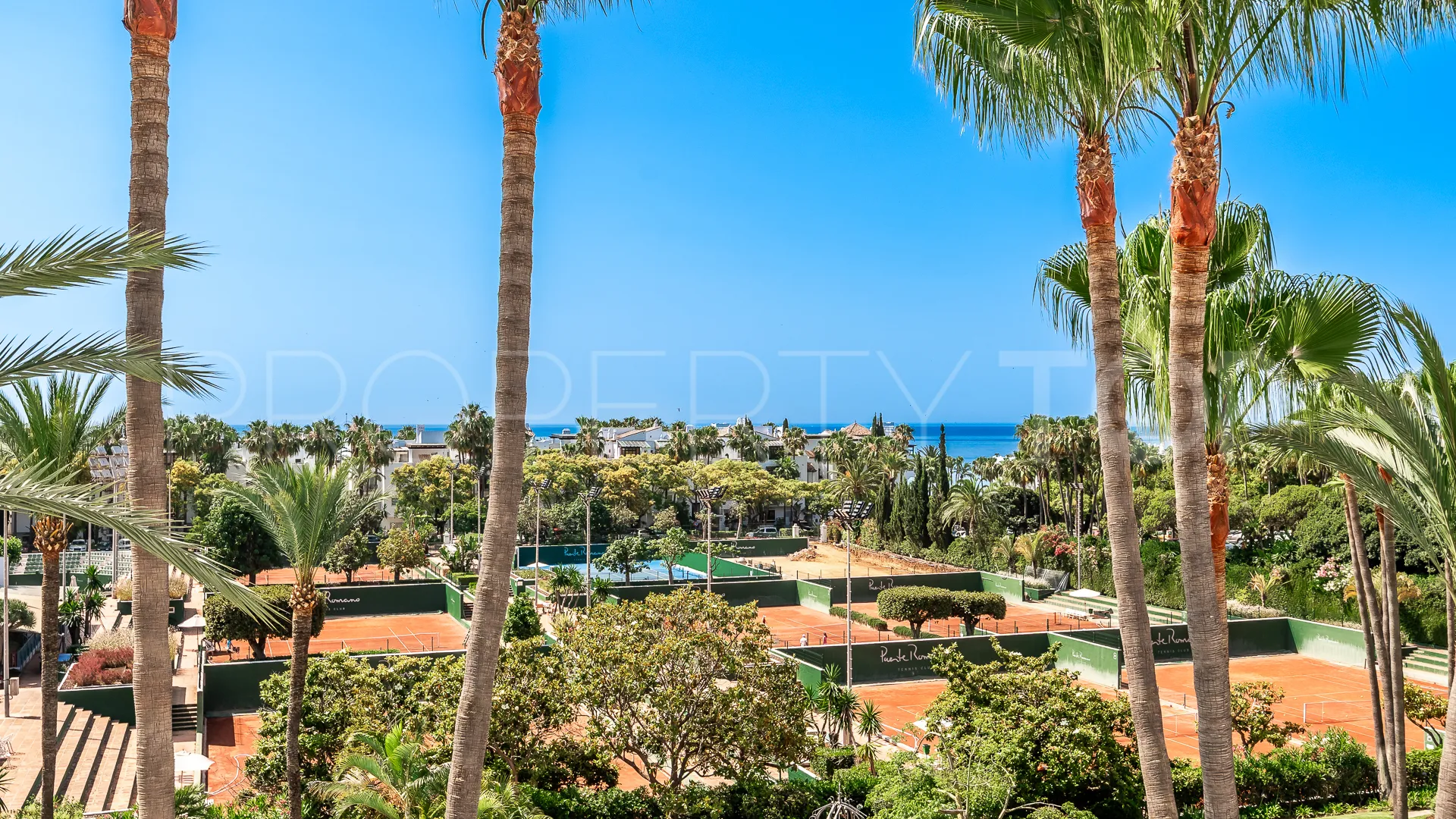 For sale 3 bedrooms duplex penthouse in Puente Romano