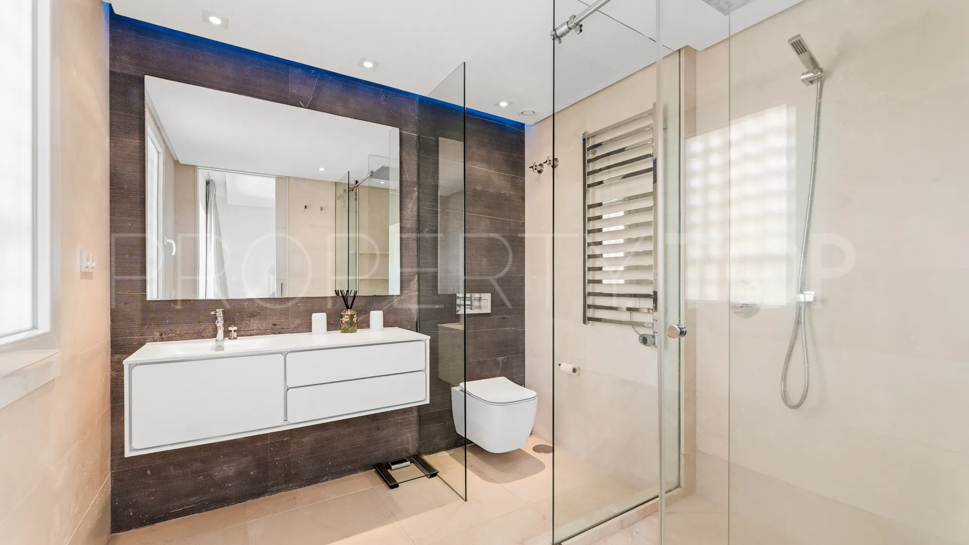 For sale 3 bedrooms duplex penthouse in Puente Romano