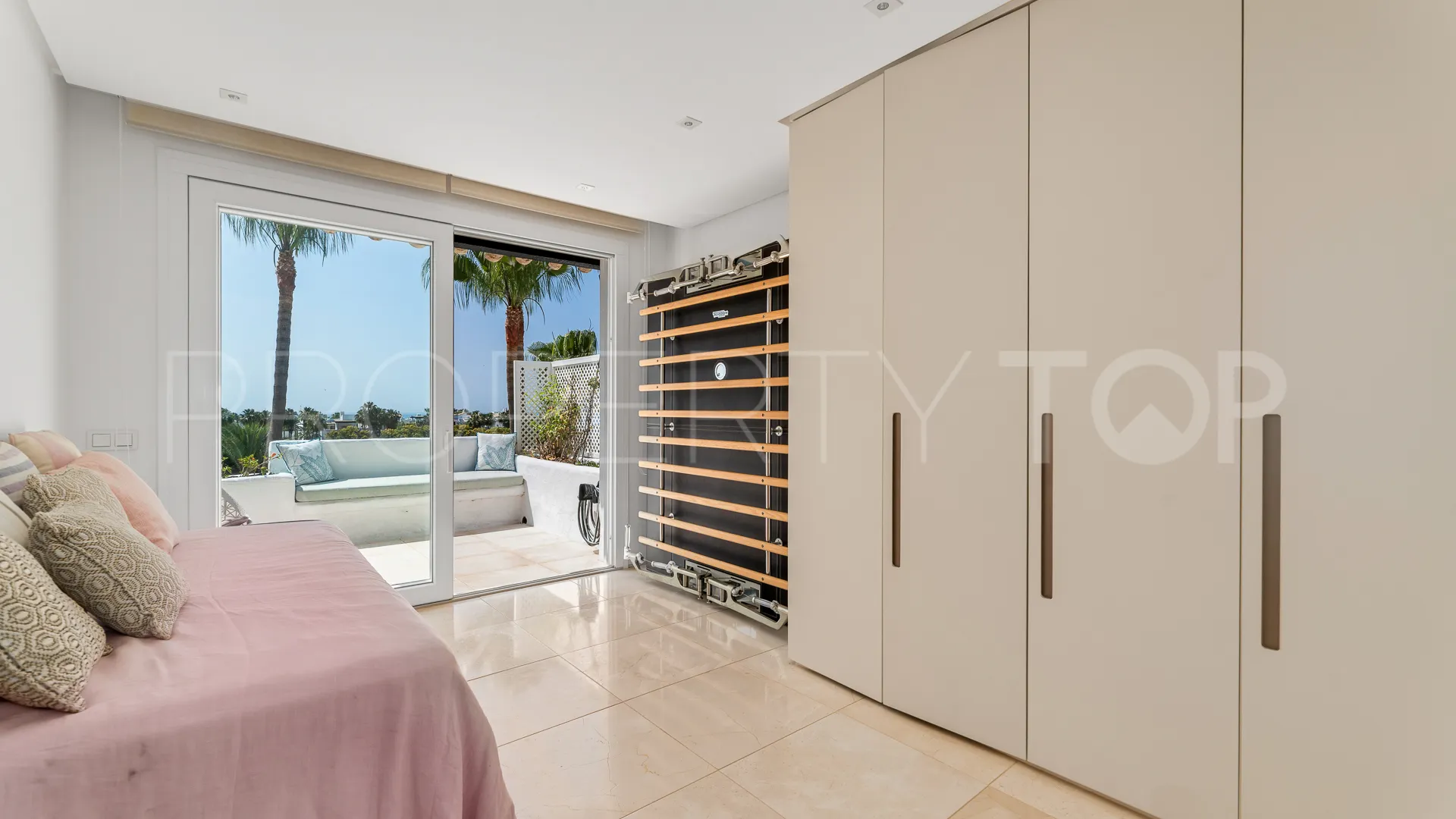 For sale 3 bedrooms duplex penthouse in Puente Romano