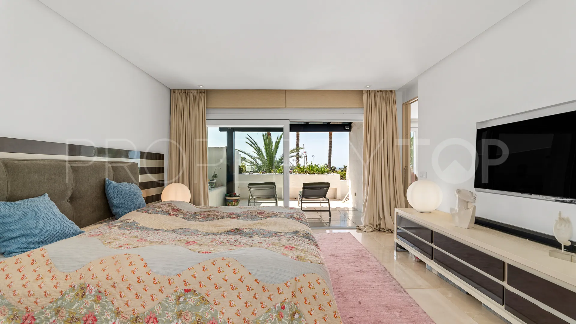 For sale 3 bedrooms duplex penthouse in Puente Romano