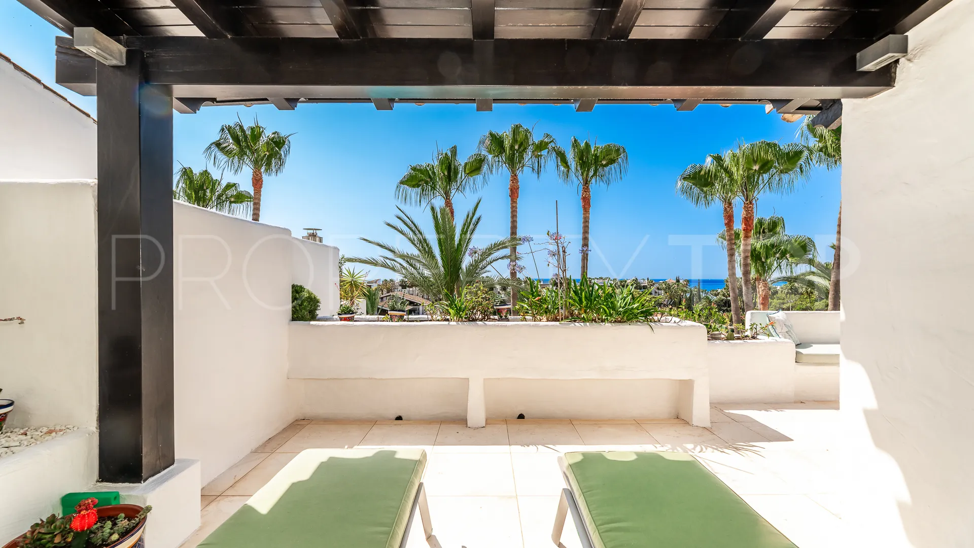 For sale 3 bedrooms duplex penthouse in Puente Romano