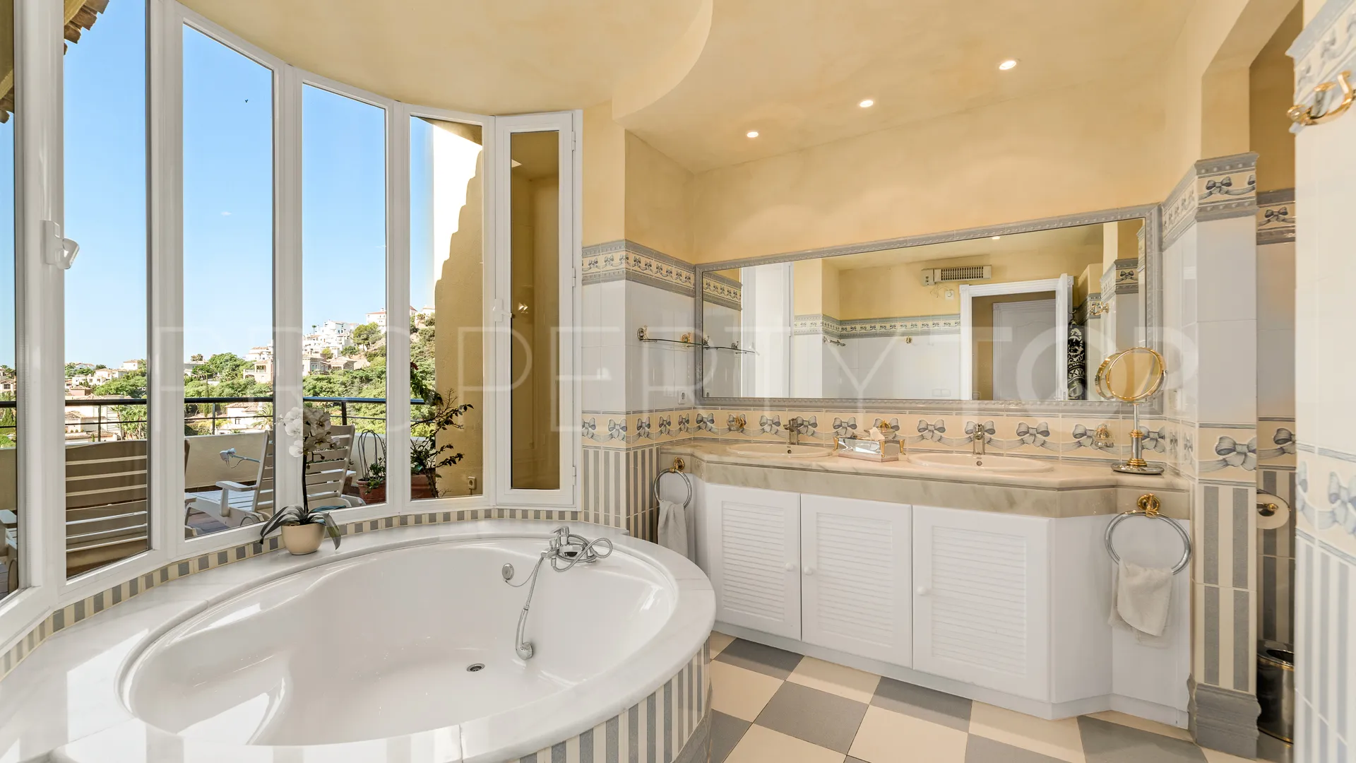 Los Arqueros 4 bedrooms penthouse for sale