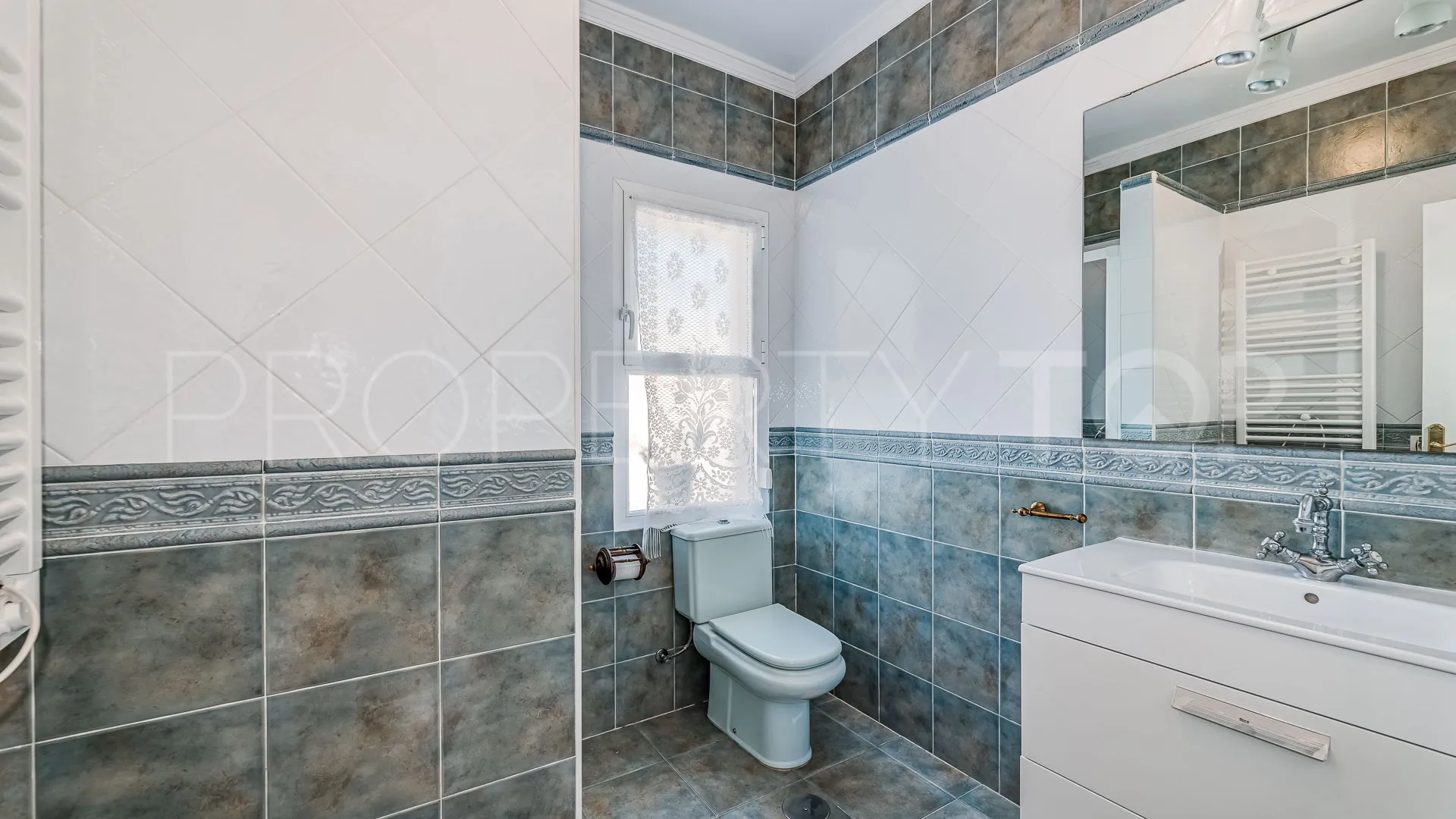 Se vende villa en Elviria