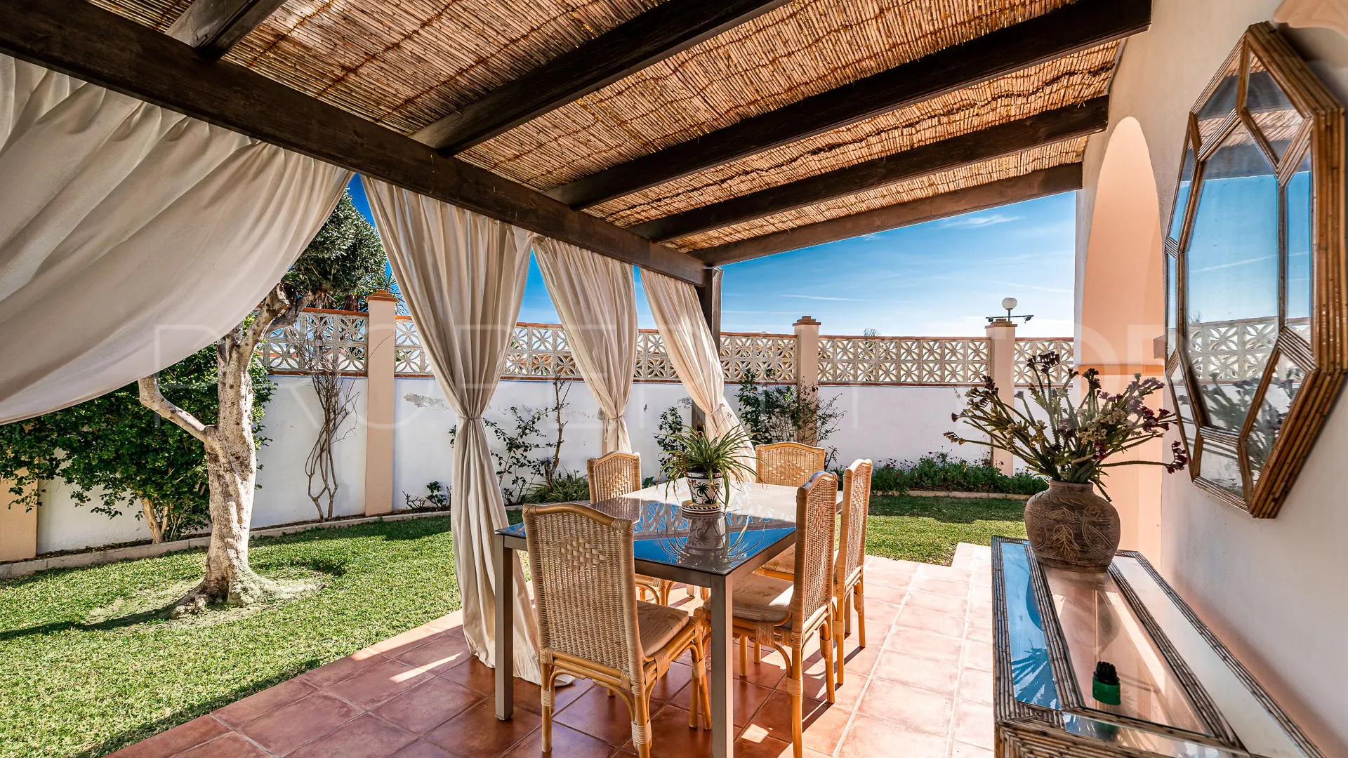 Se vende villa en Elviria