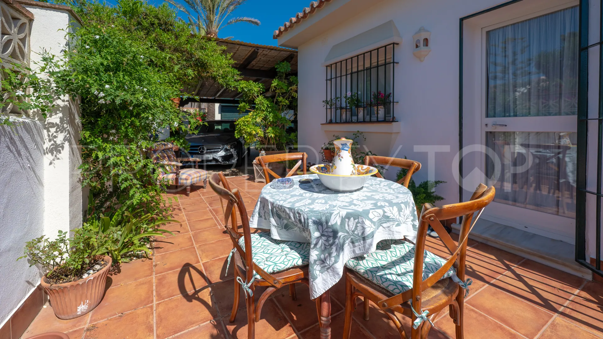 Se vende villa en Elviria