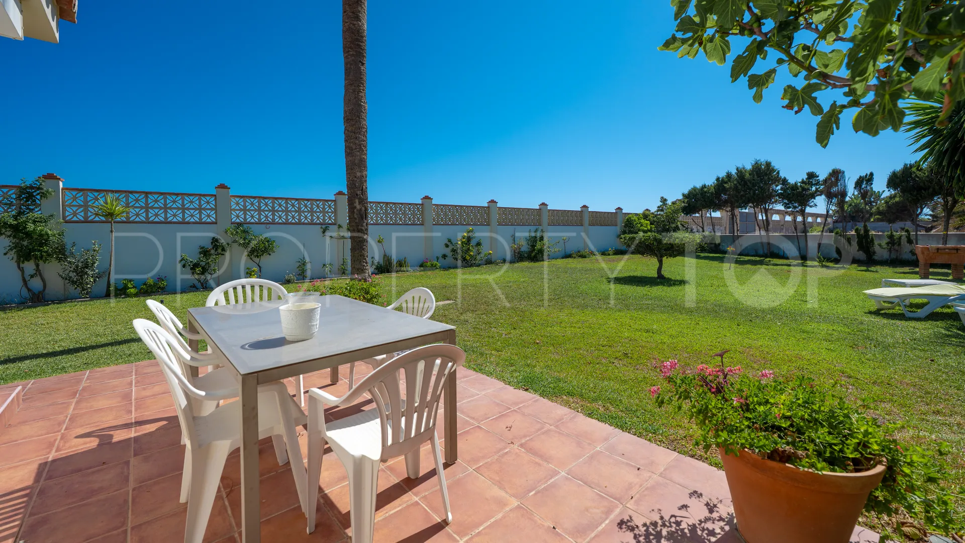 Se vende villa en Elviria