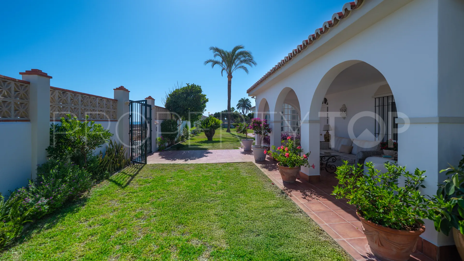 Se vende villa en Elviria