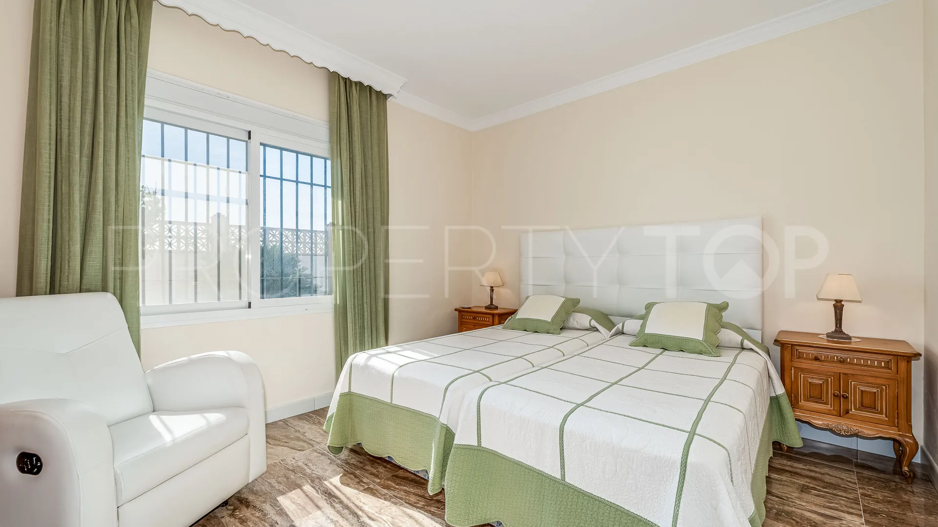 Se vende villa en Elviria