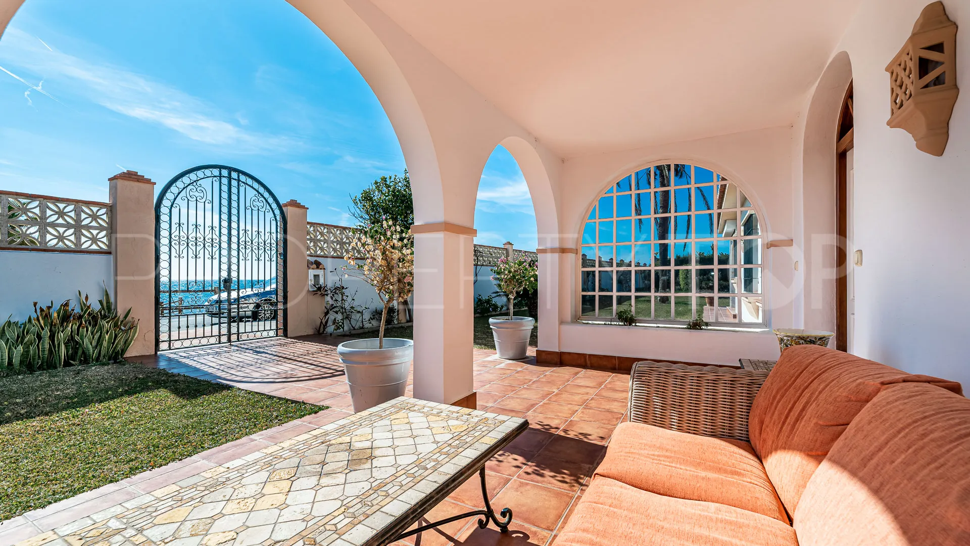 Se vende villa en Elviria