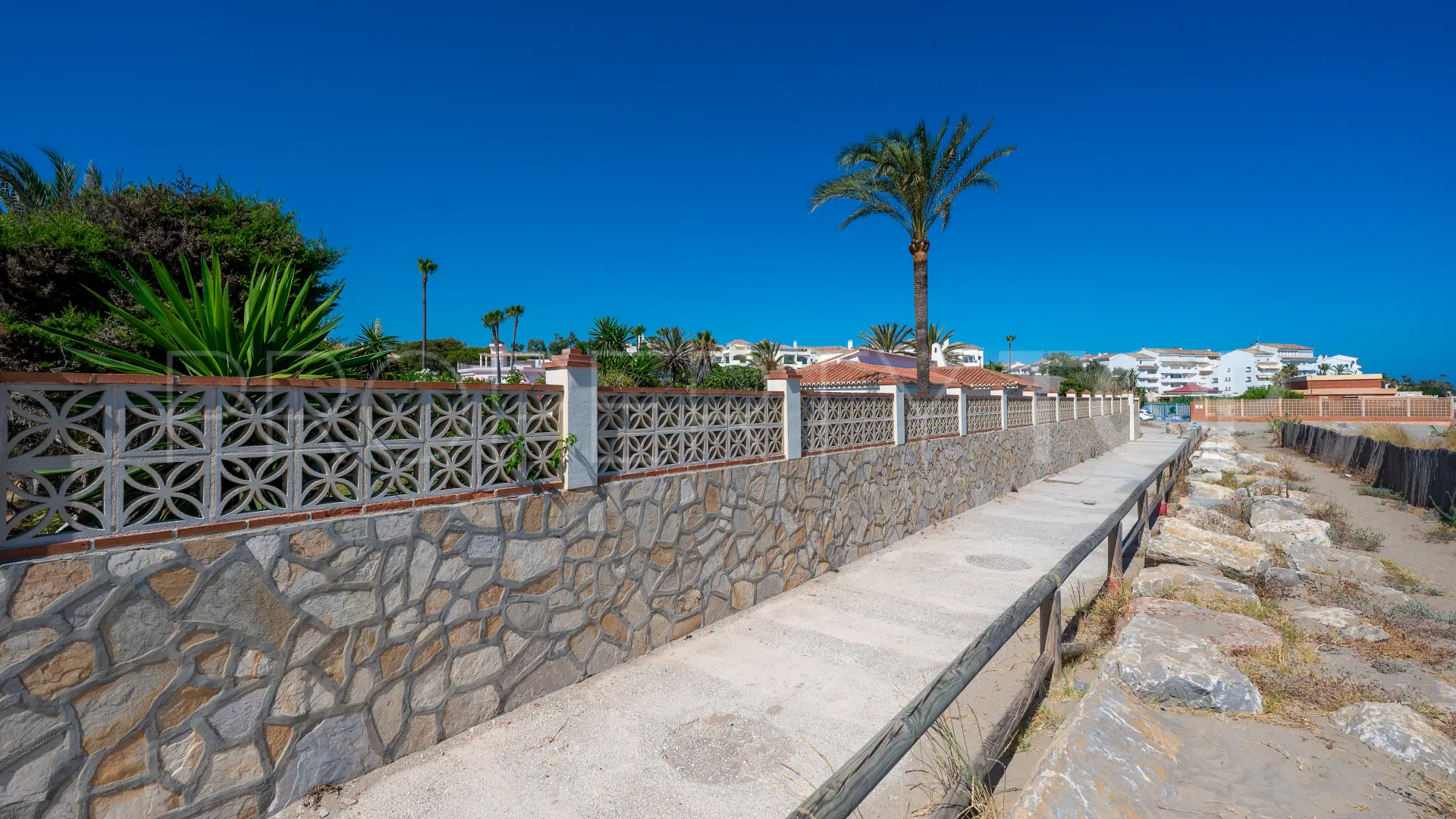 Se vende villa en Elviria
