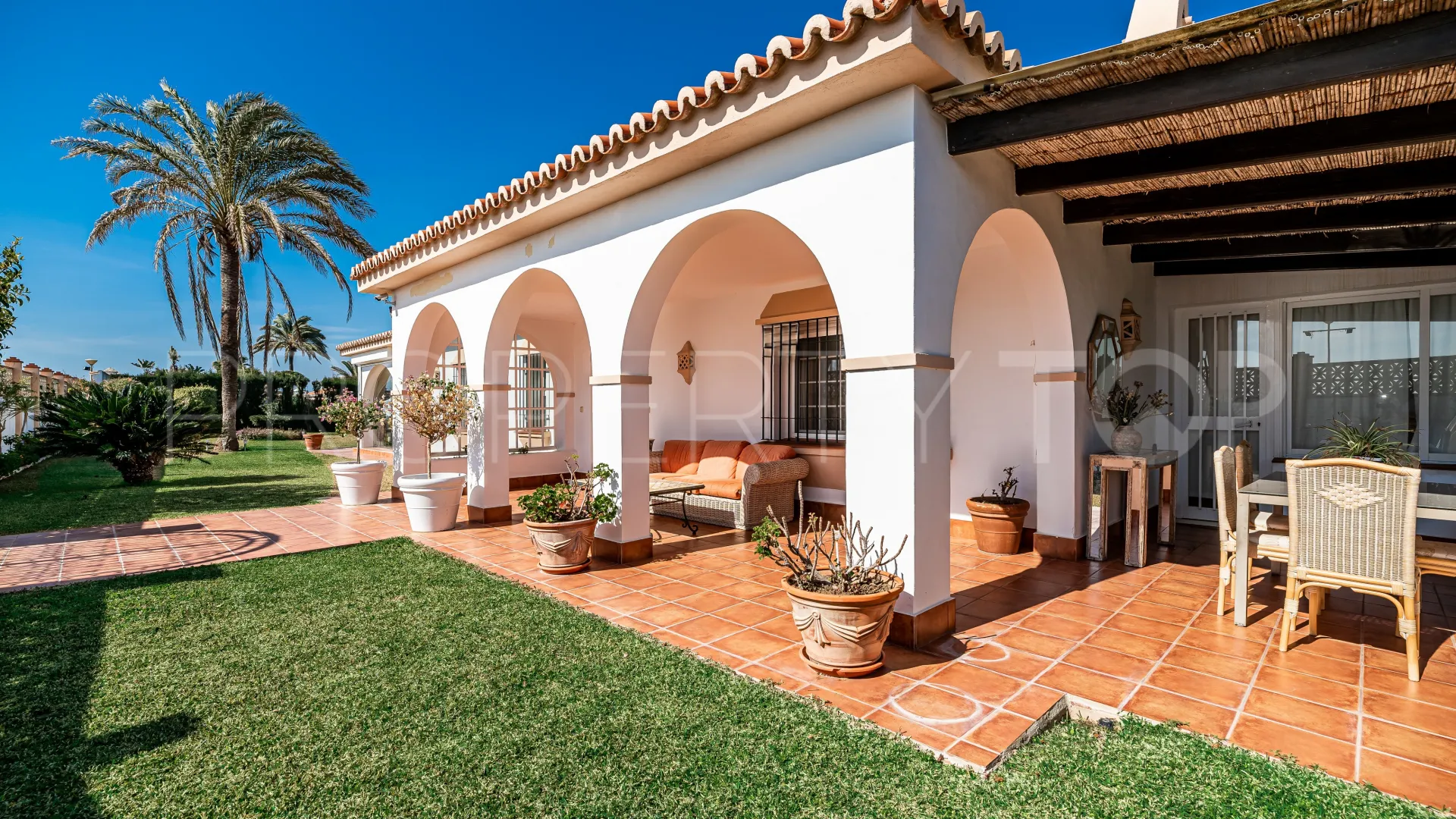 Se vende villa en Elviria
