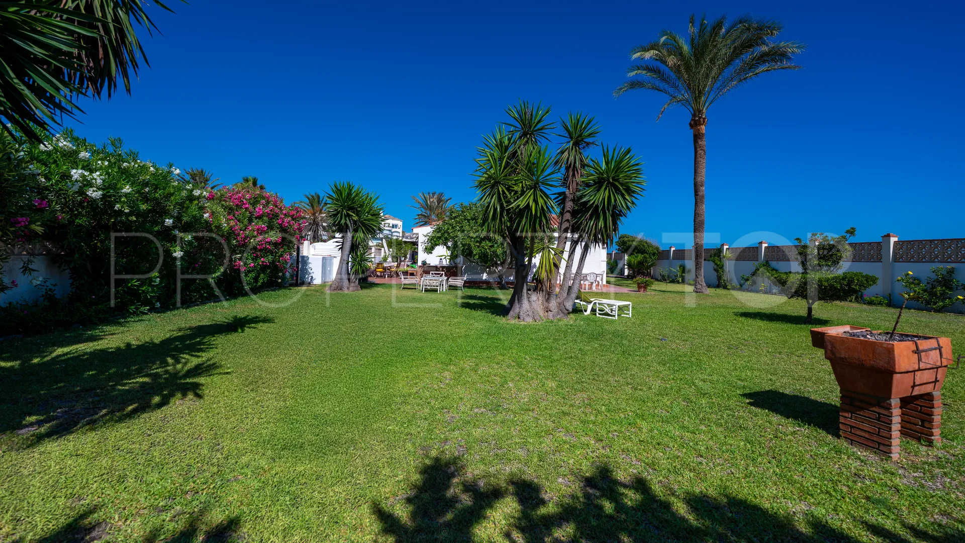 Se vende villa en Elviria