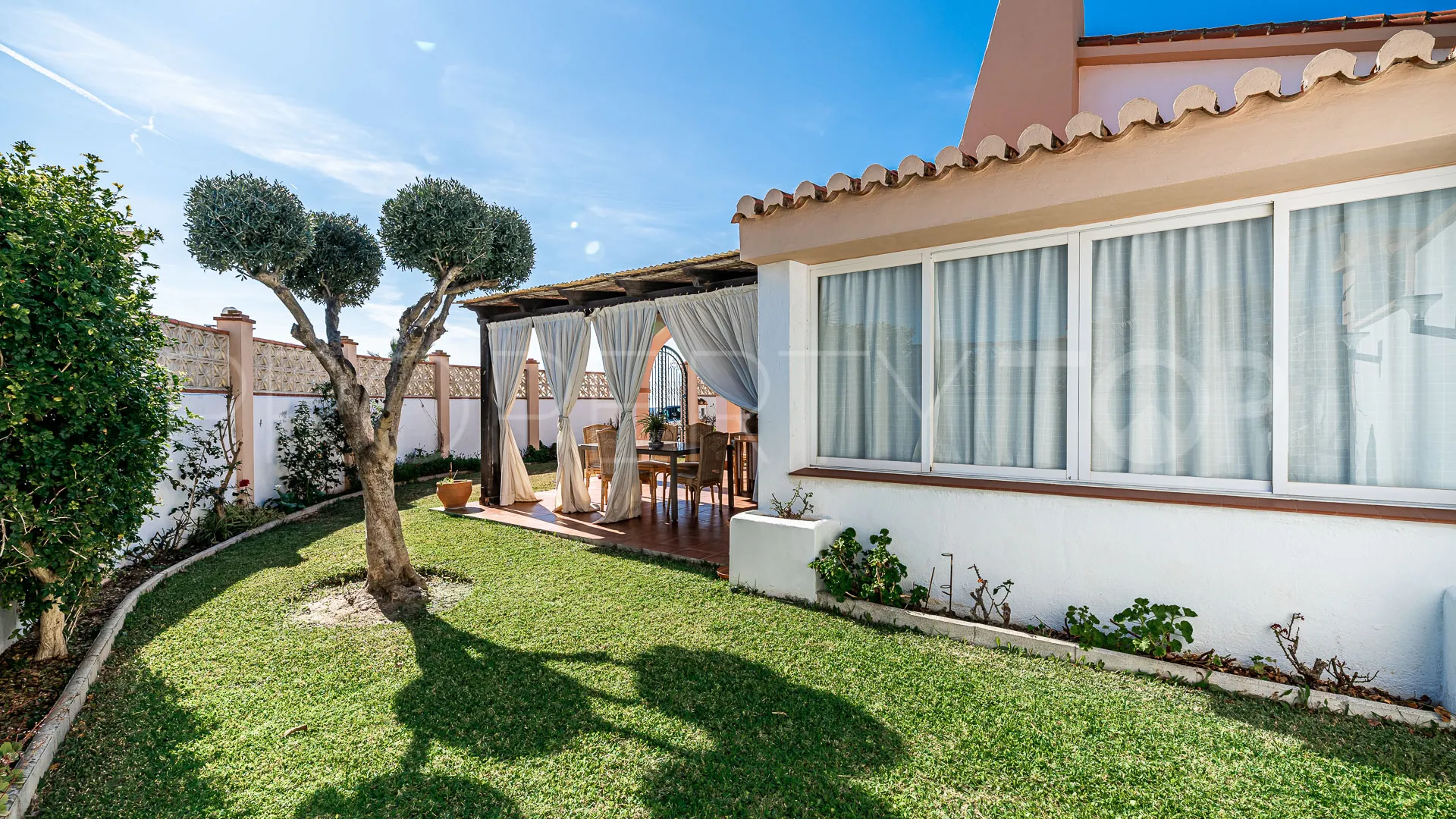 Se vende villa en Elviria