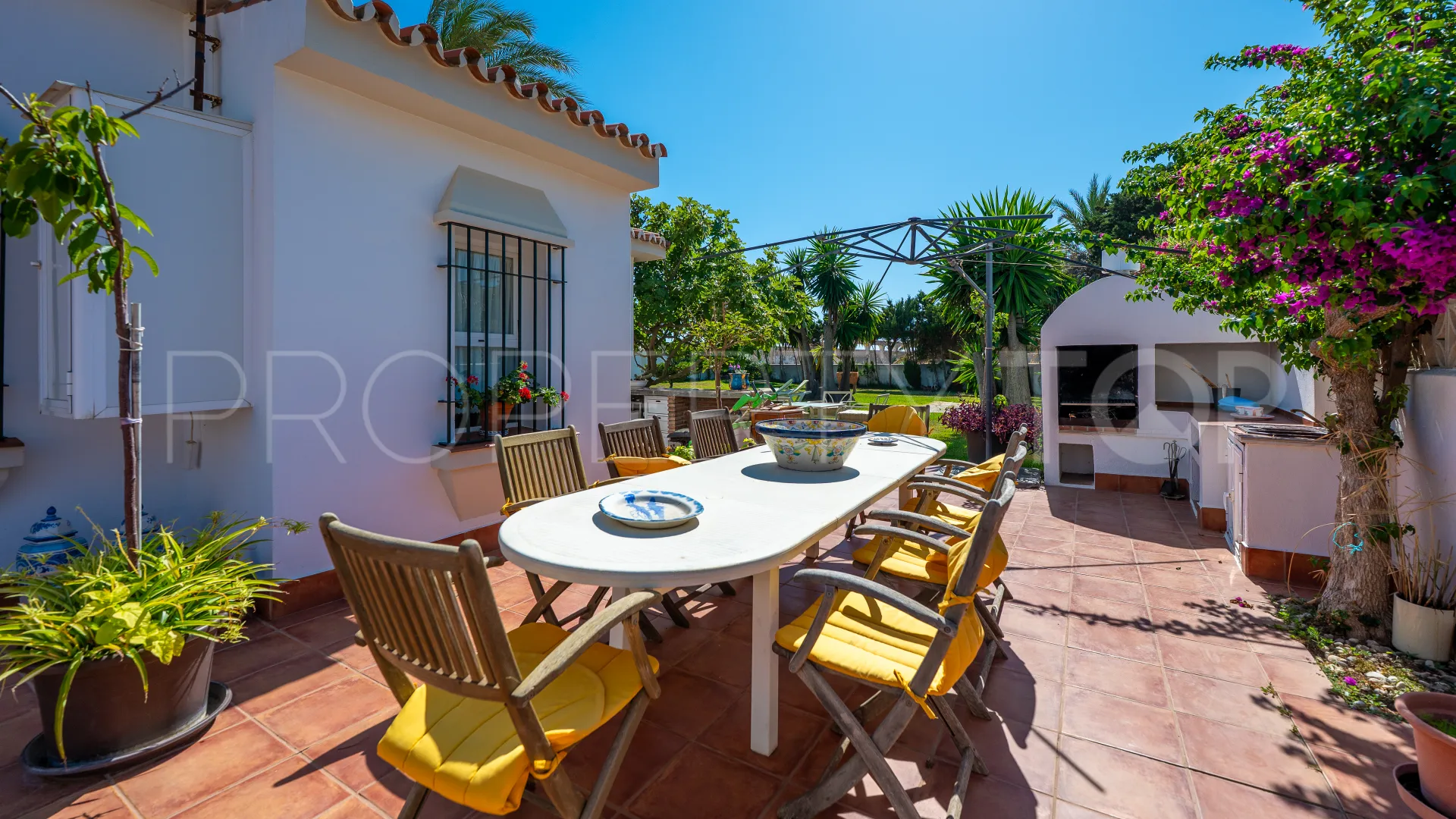 Se vende villa en Elviria