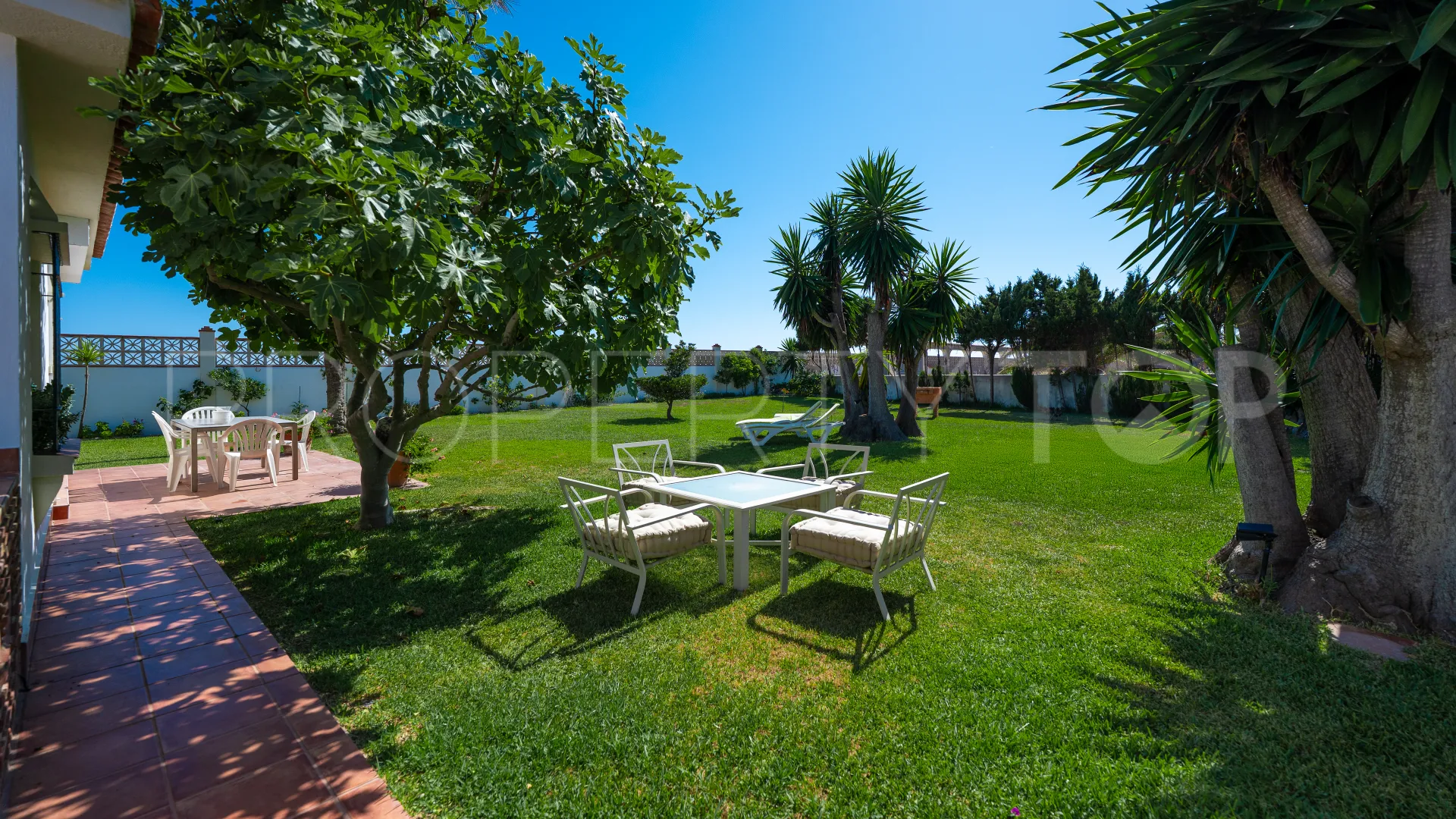 Se vende villa en Elviria