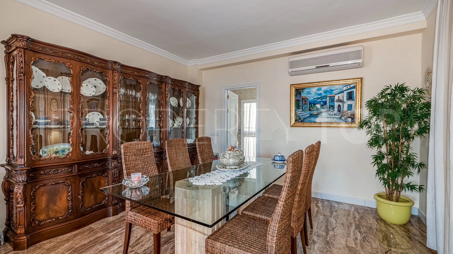 Se vende villa en Elviria