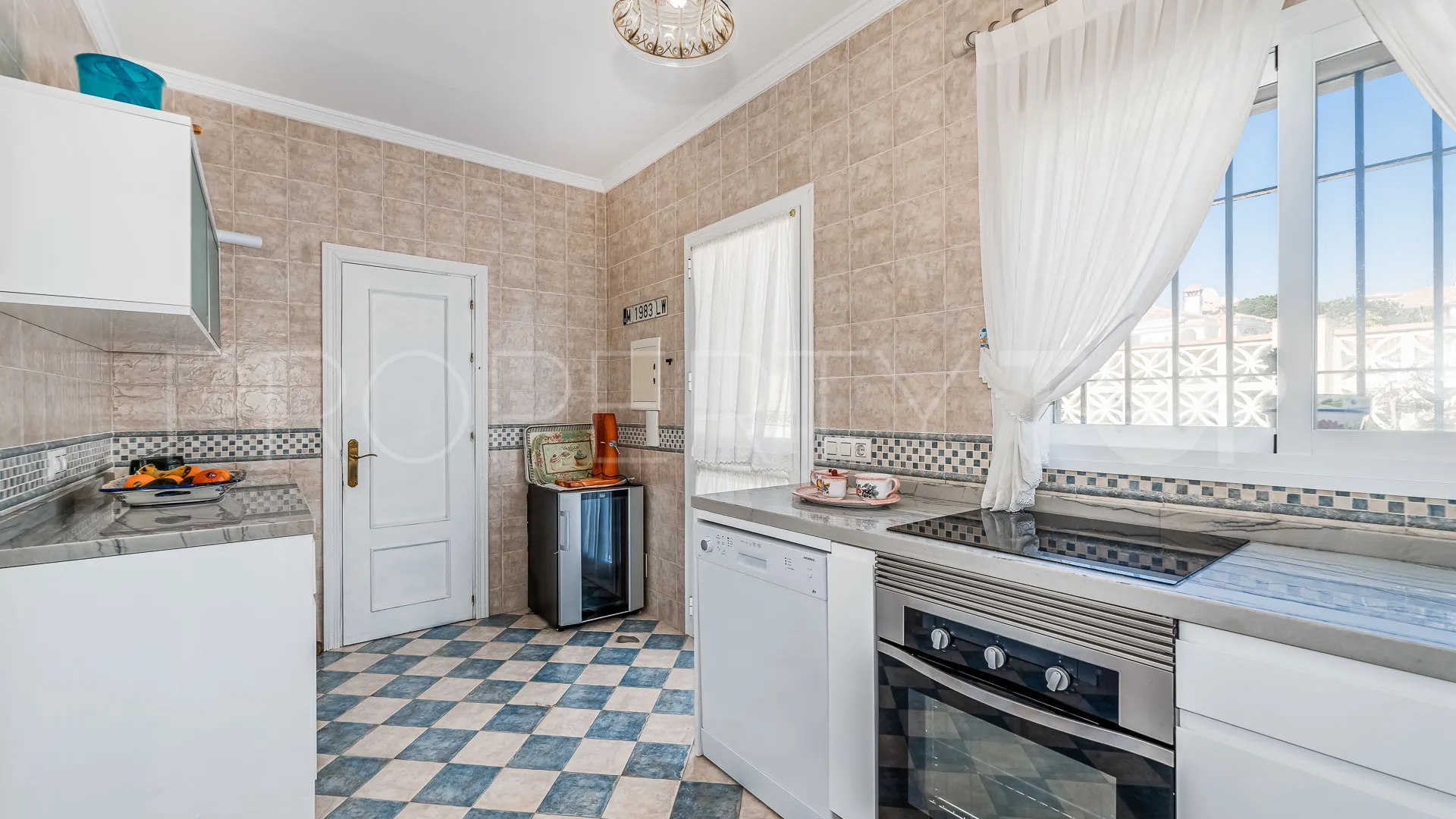 Se vende villa en Elviria