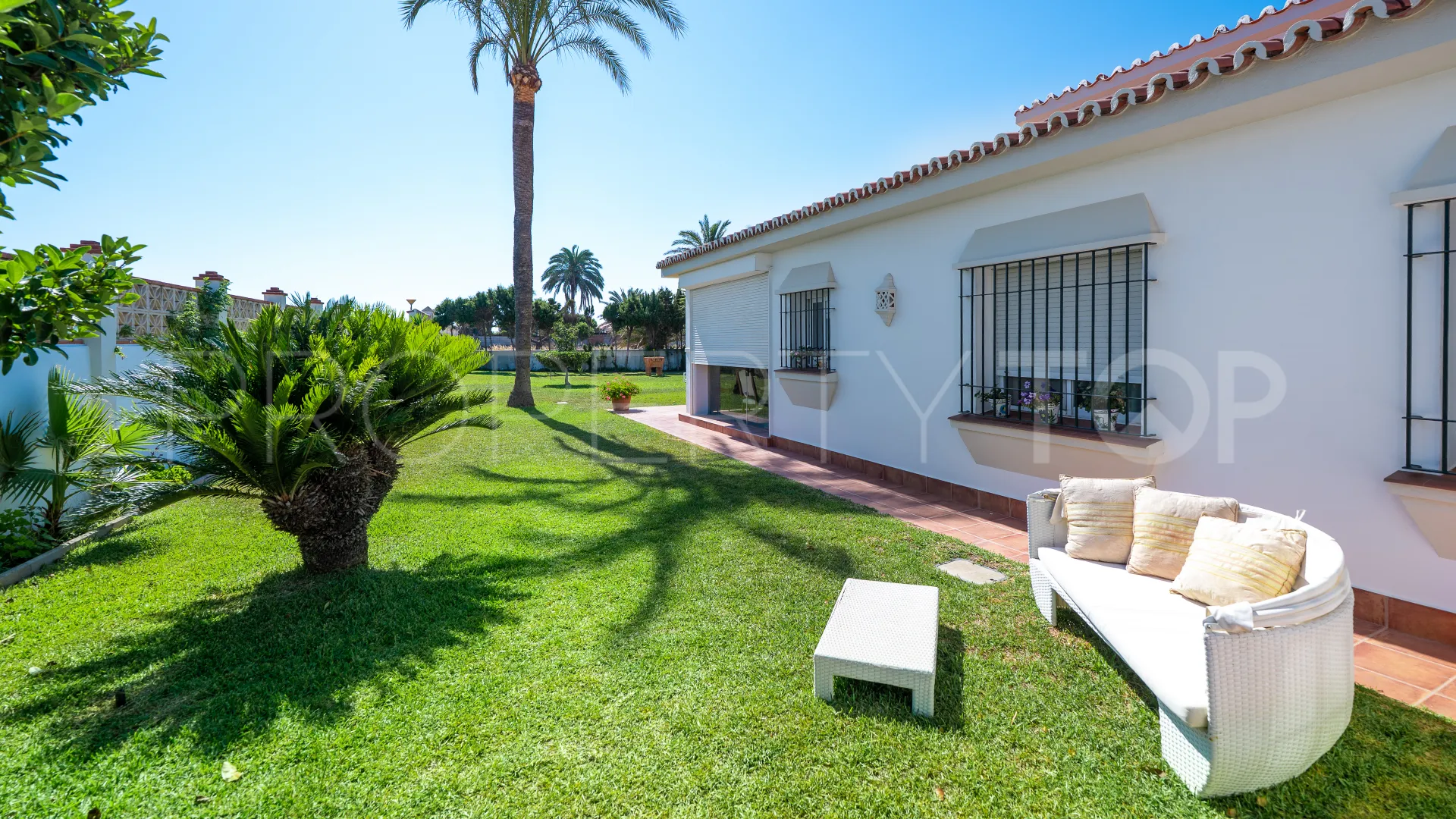 Se vende villa en Elviria