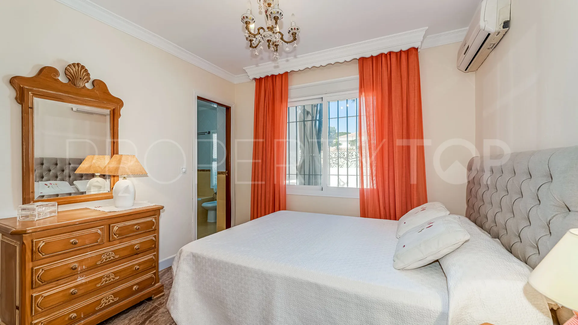 Se vende villa en Elviria