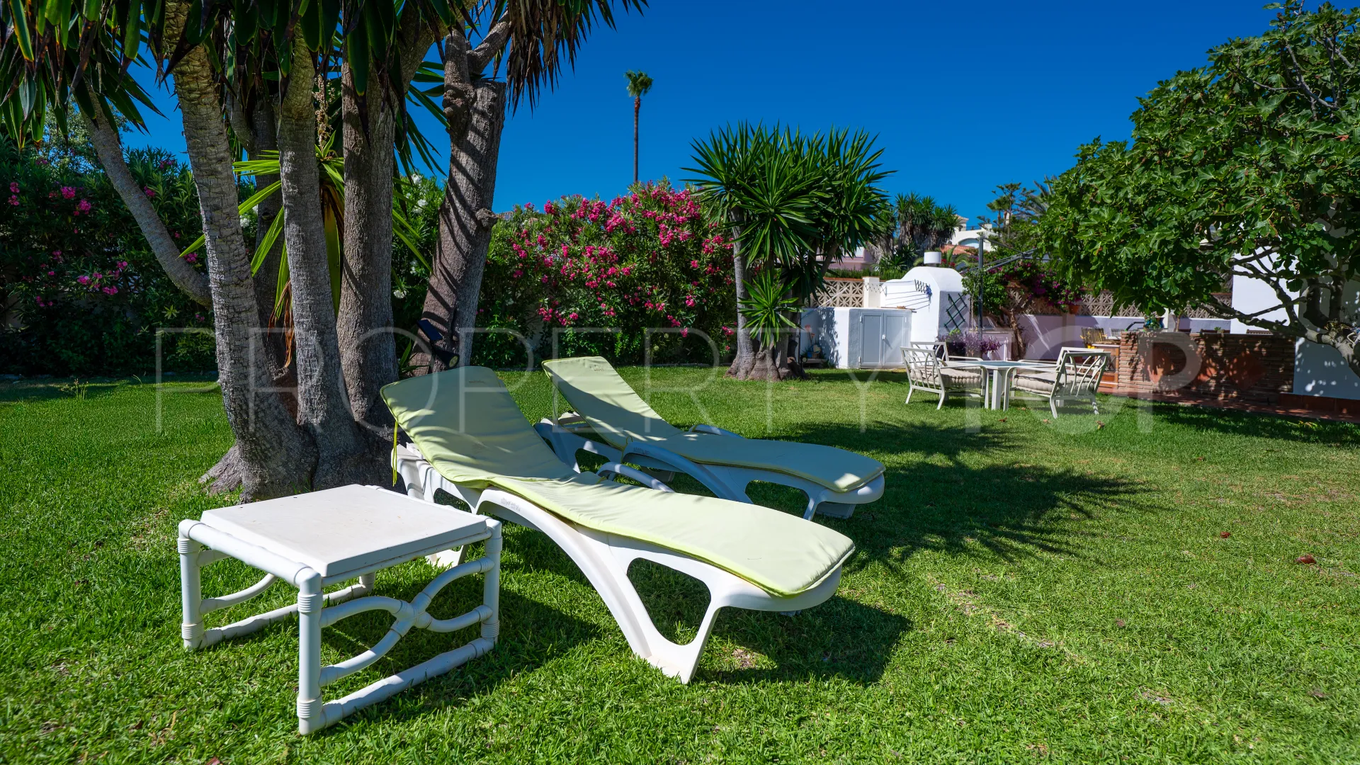Se vende villa en Elviria